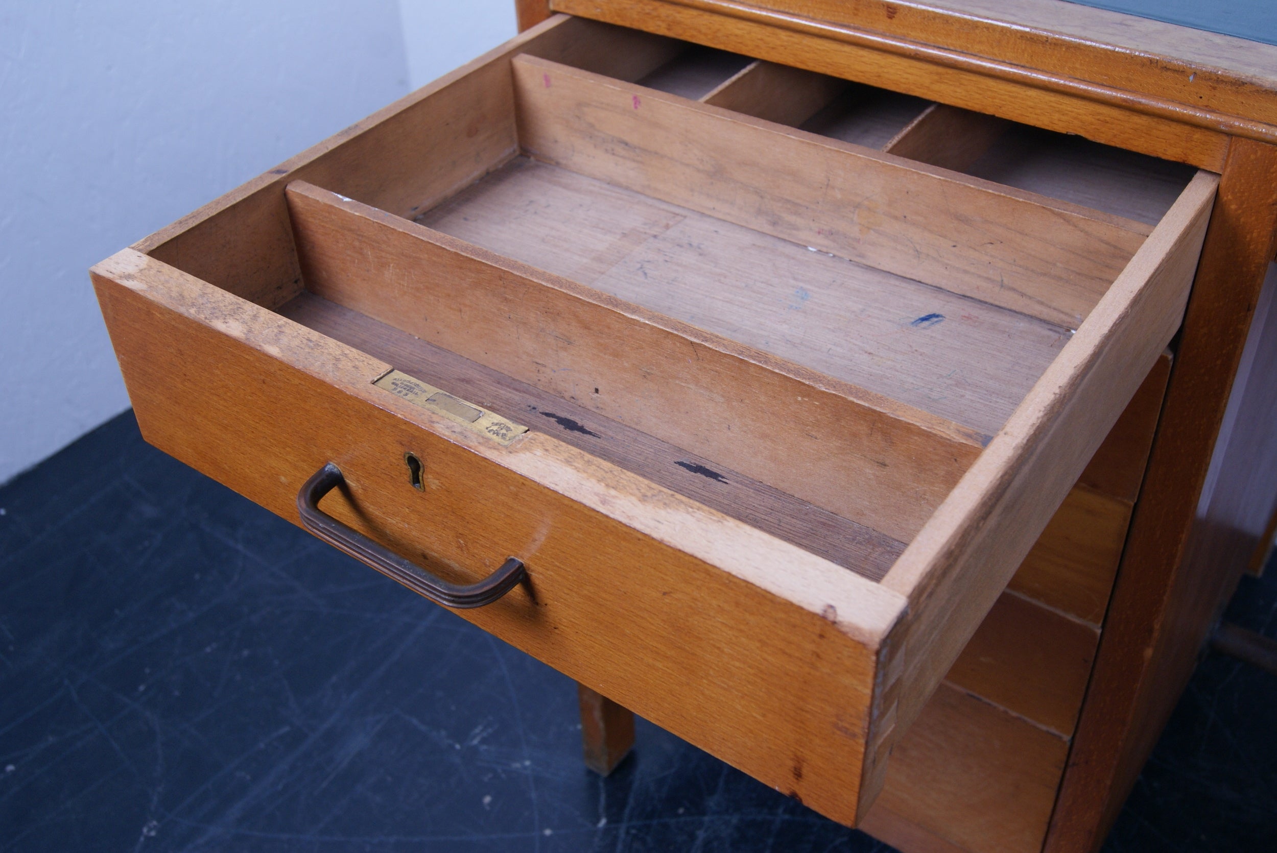 kids-desk-with-drawers-4.