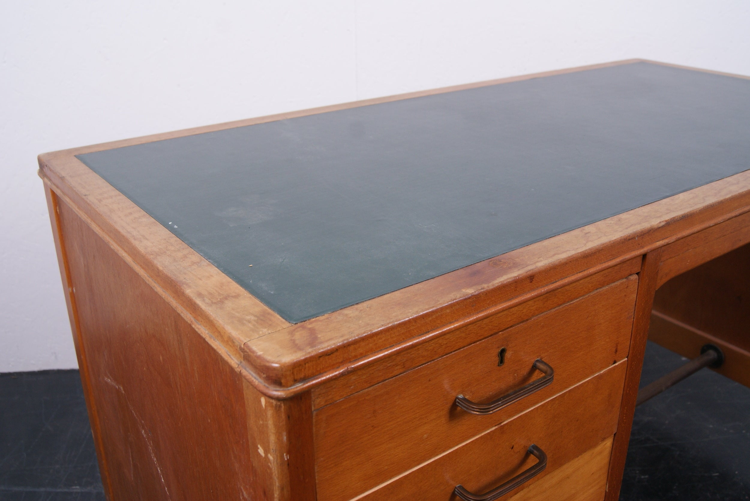 kids-desk-with-drawers-6