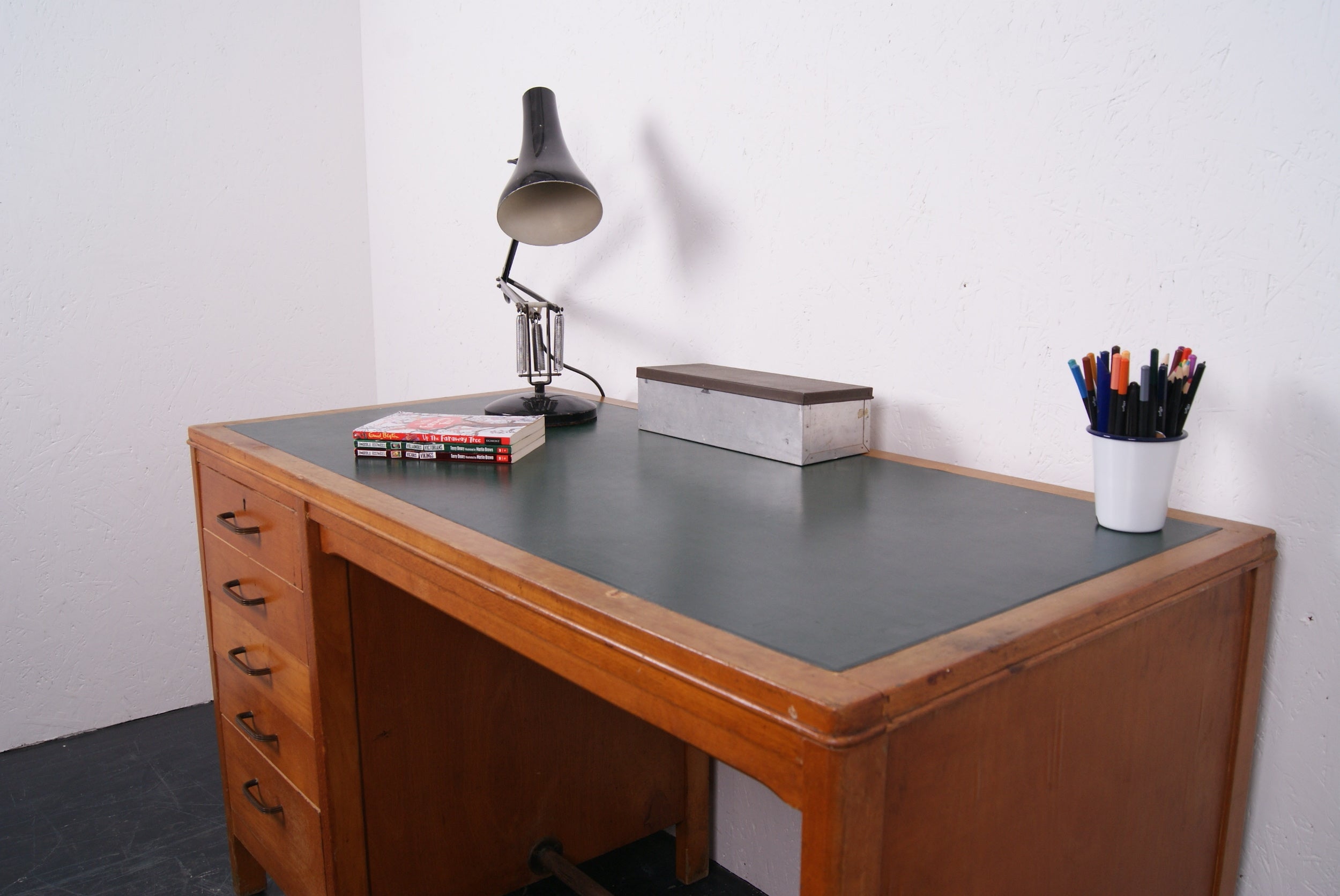 kids-desk-with-drawers-8