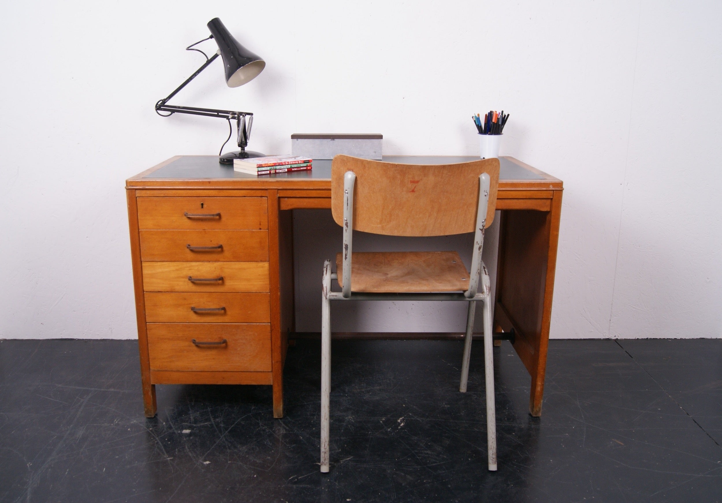 kids-desk-with-drawers-9