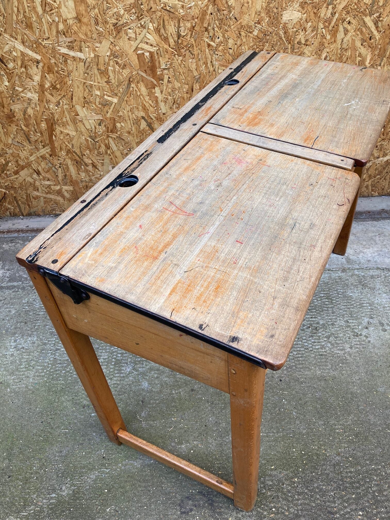 kids-double-sloped-school-desks-6