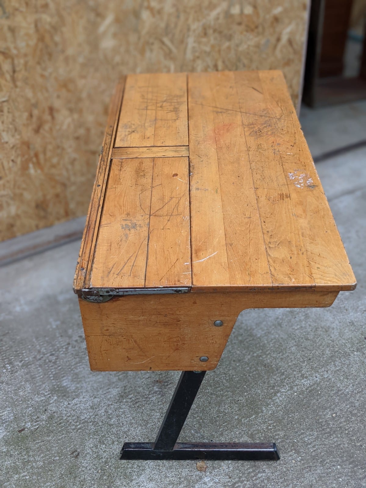 kids-double-desk-with-metal-legs-1