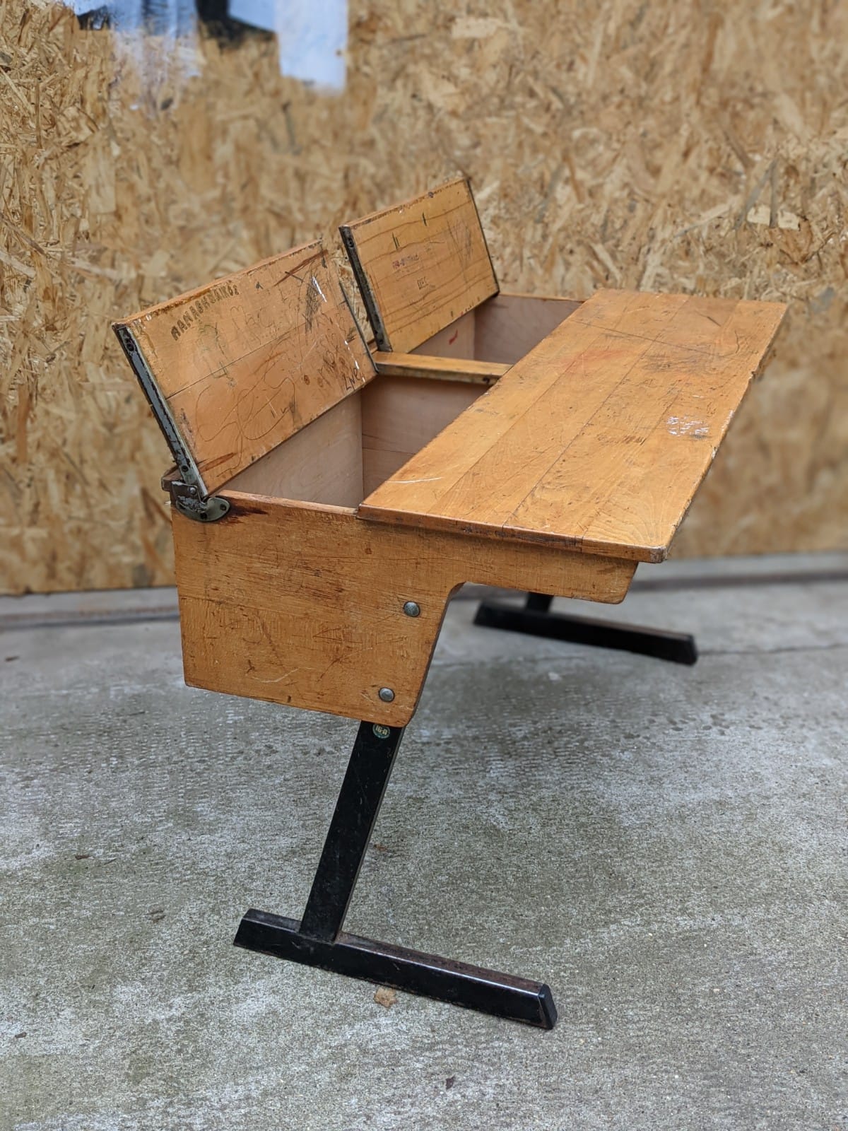 kids-double-desk-with-metal-legs-4