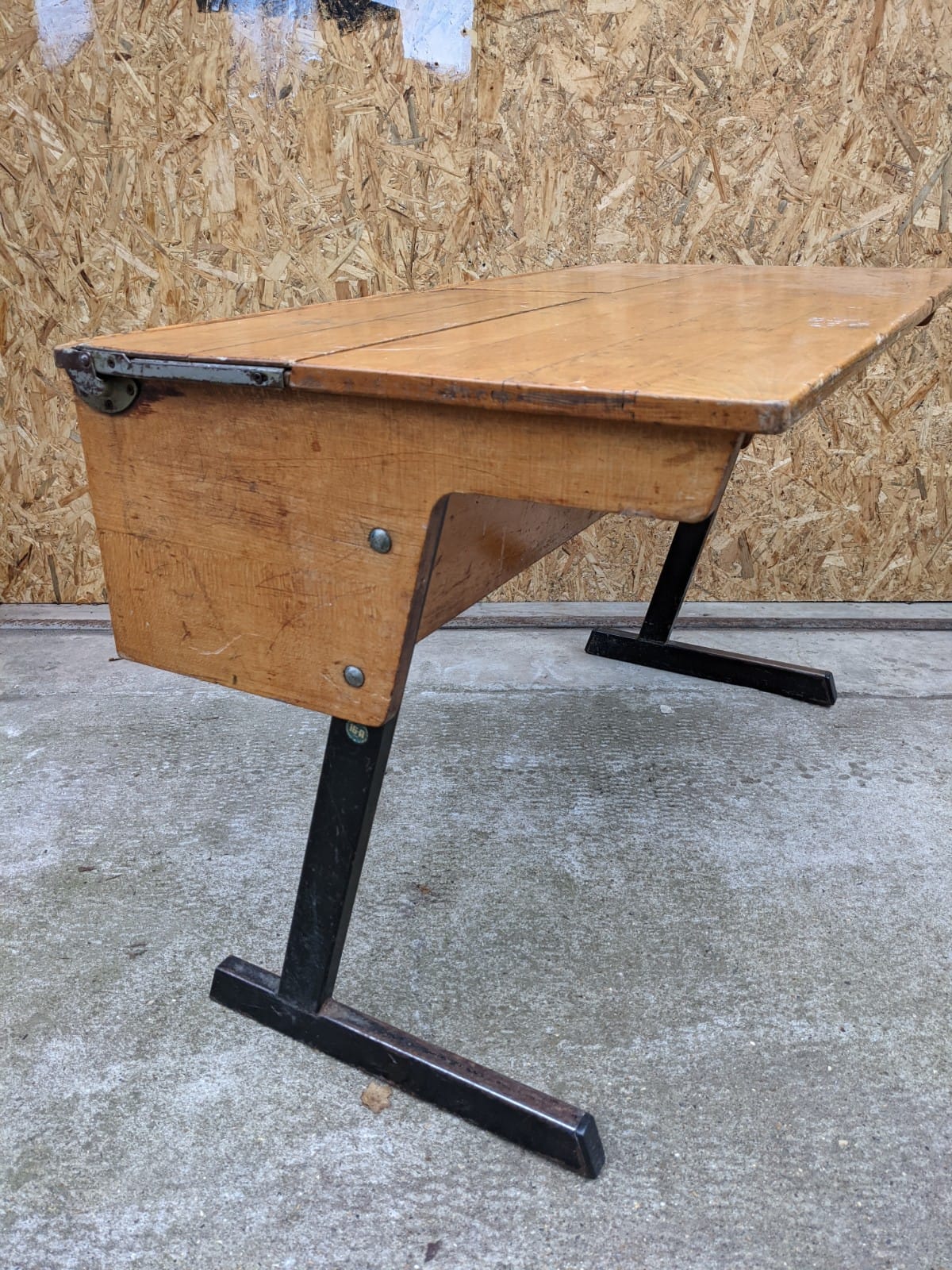 kids-double-desk-with-metal-legs-6