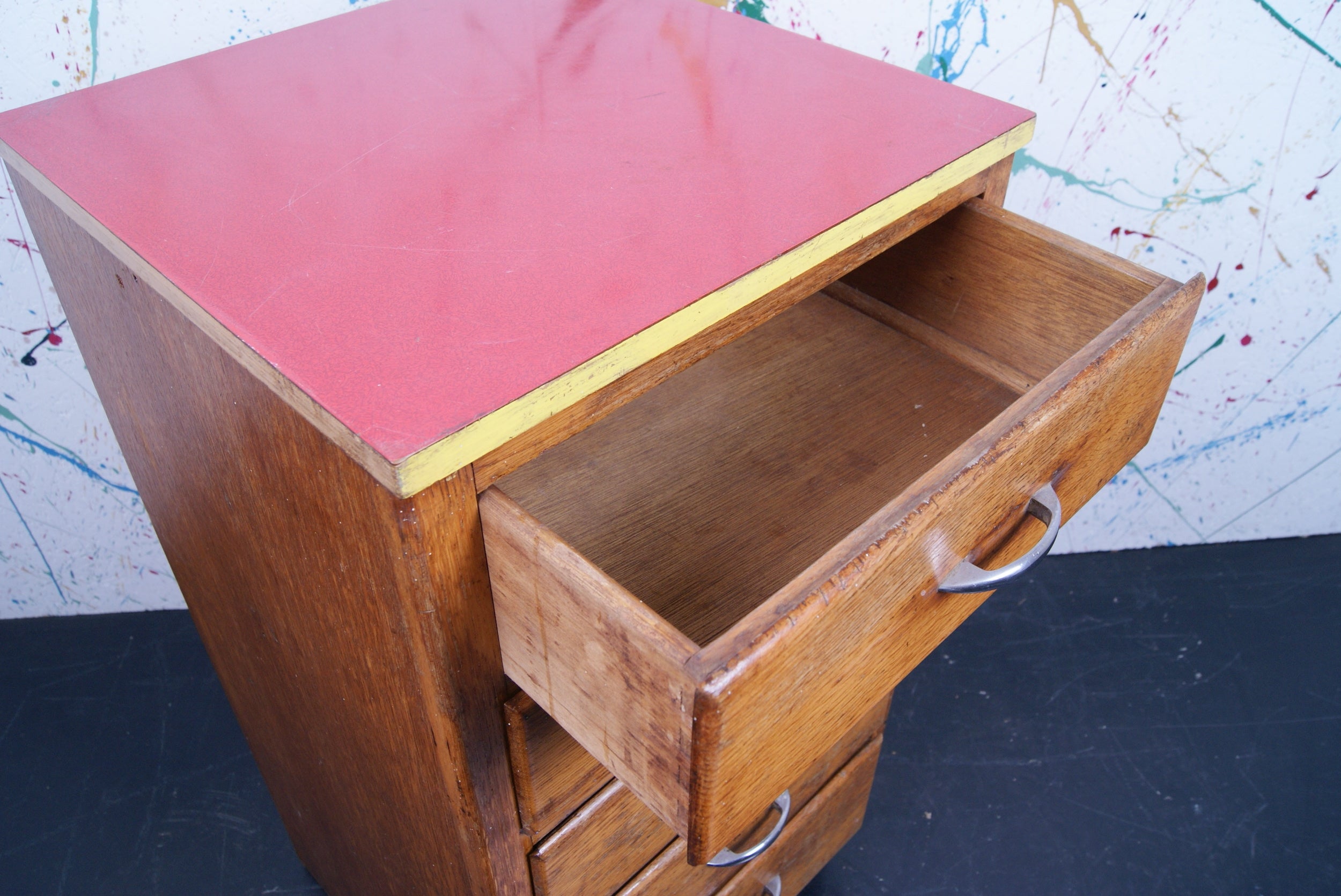 kids-drawer-unit-with-red-formica-2
