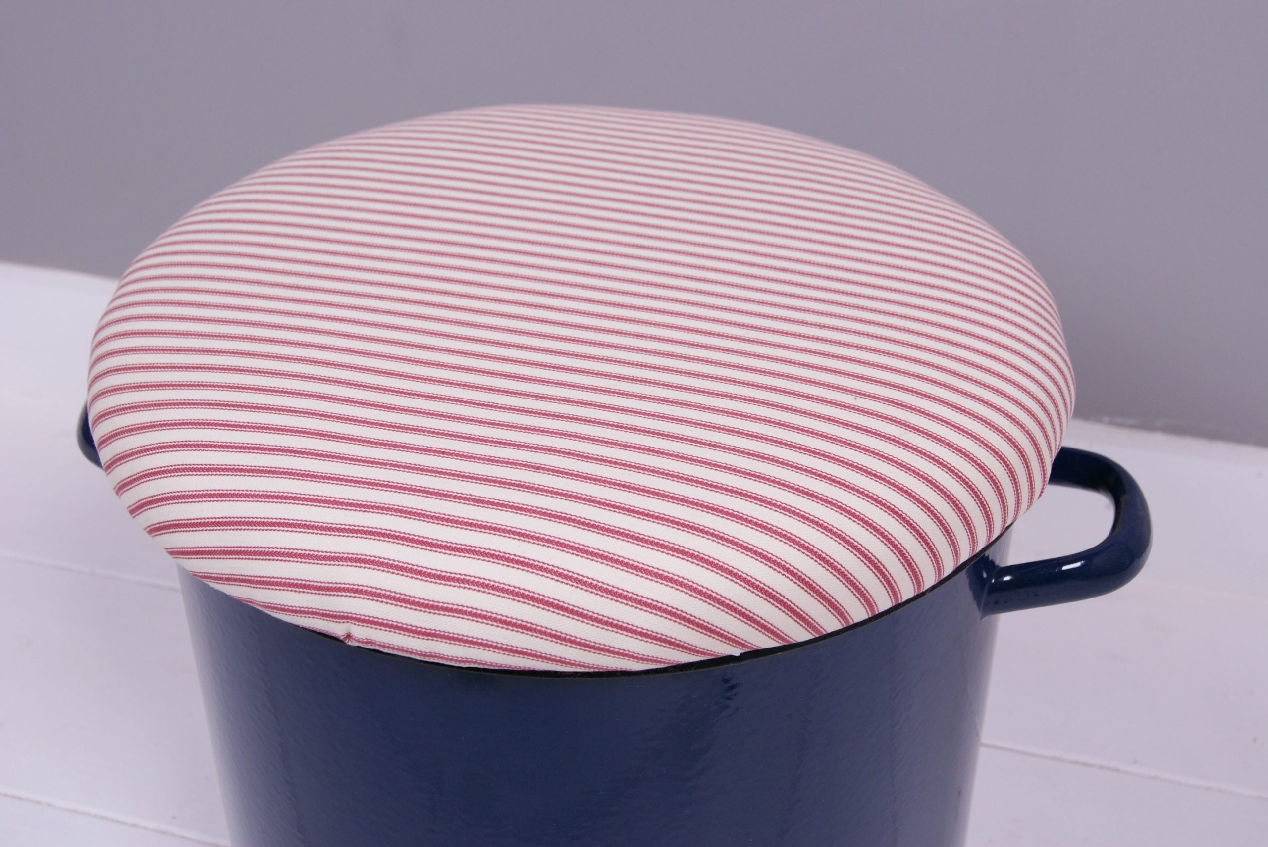Blue Round Maggie with Red Ticking Removable Seat Pad