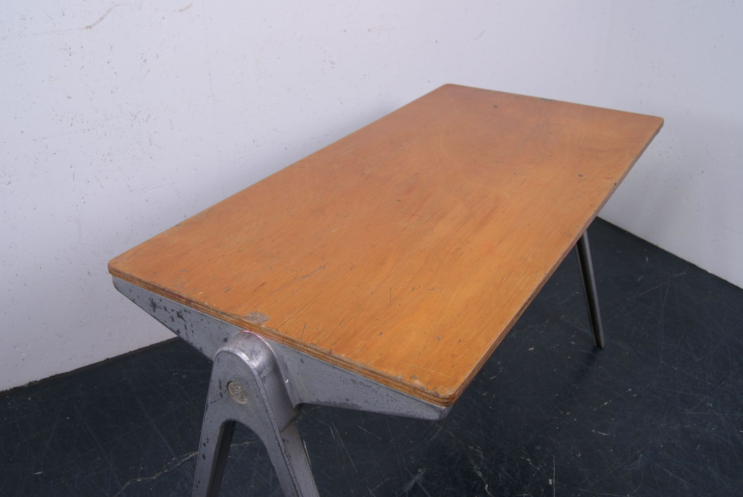 Children's Compass Legged Esavian Desk