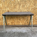 kids-esavian-desk-1