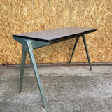 kids-esavian-desk-4