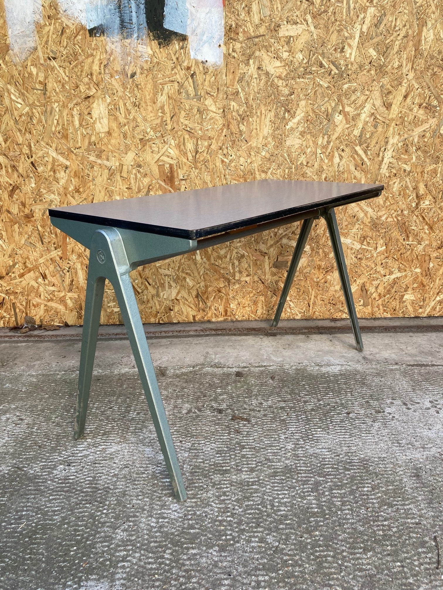 kids-esavian-desk-4