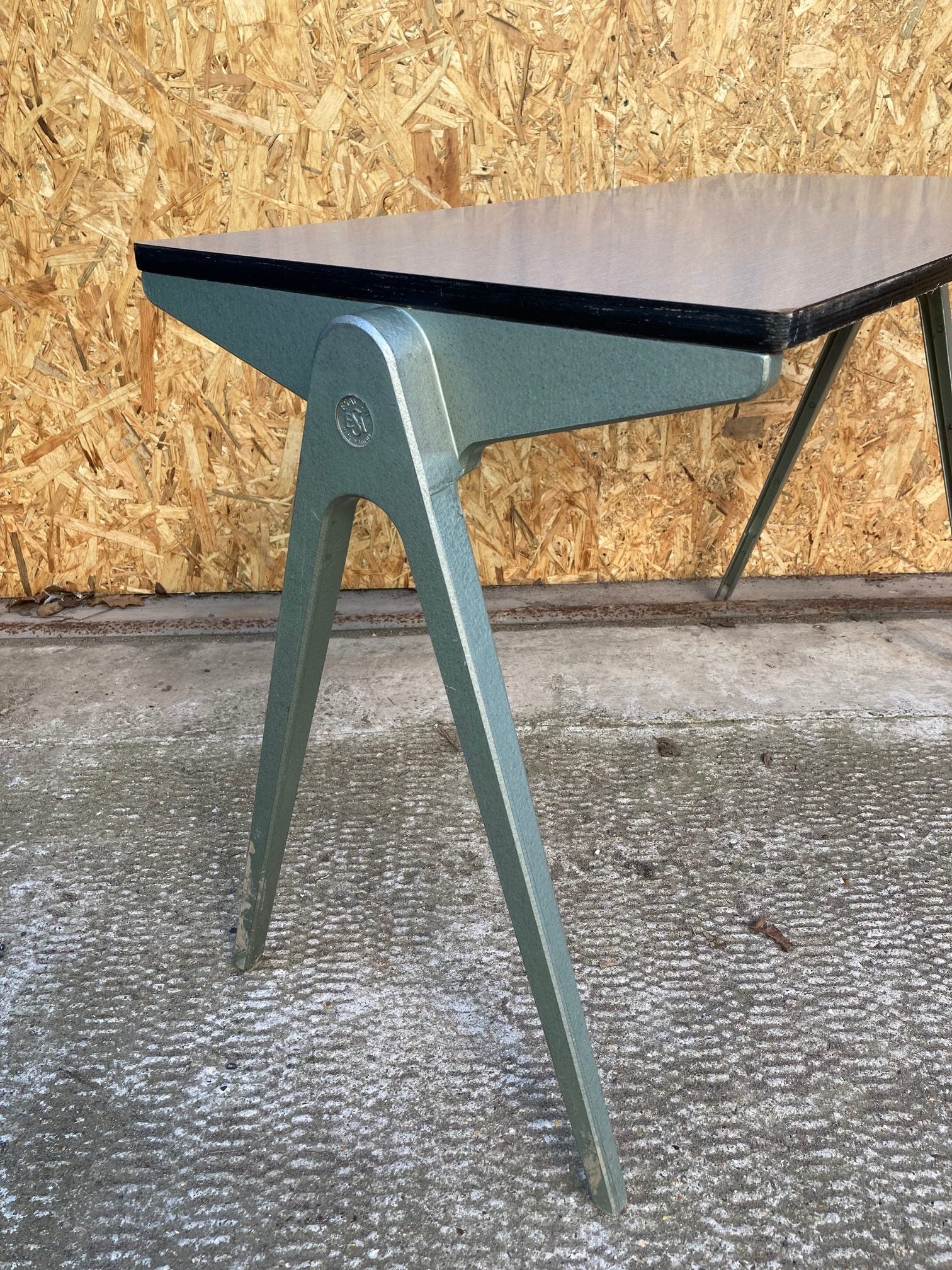 kids-esavian-desk-5