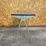 kids-esavian-desk-6