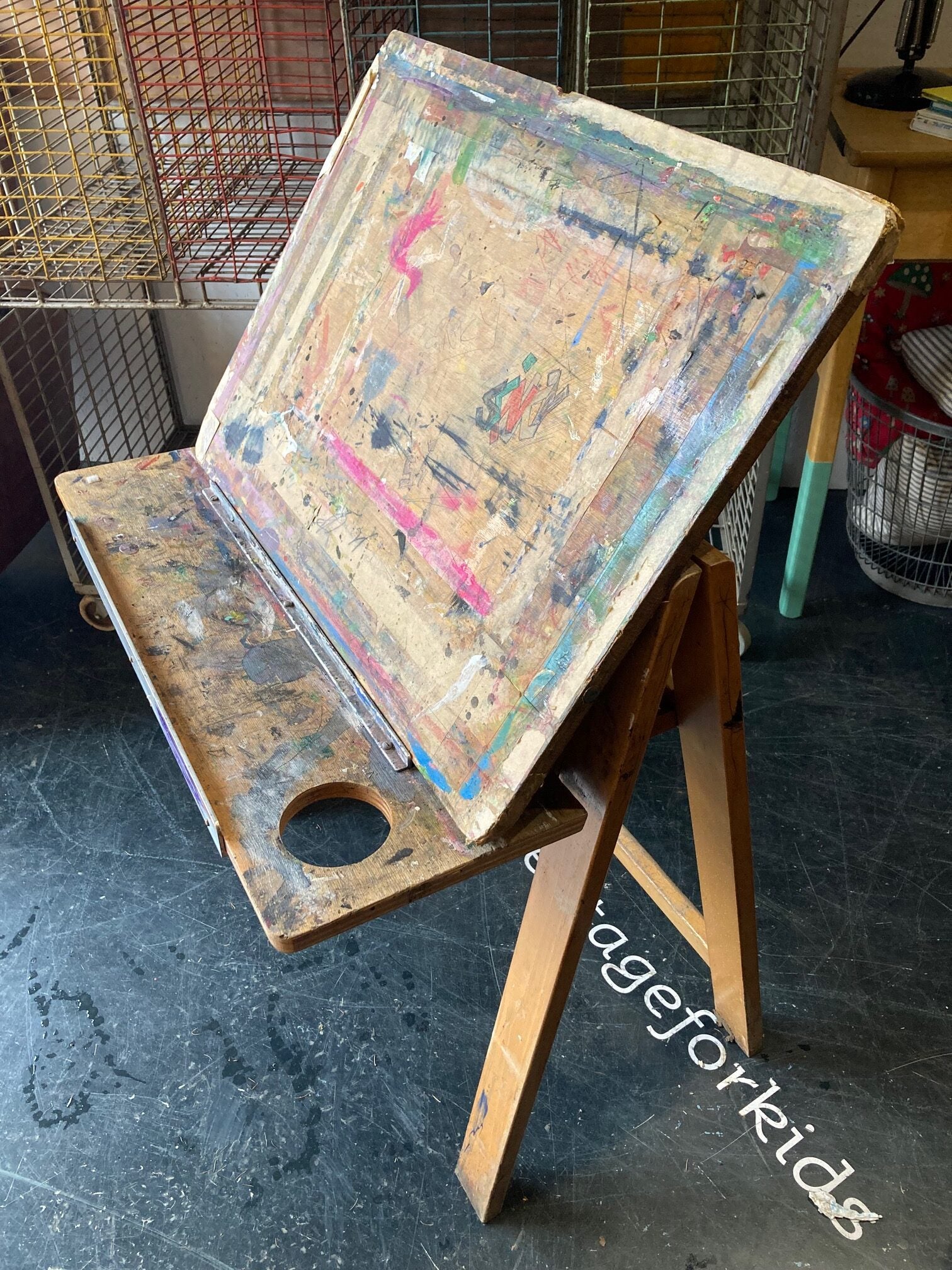 kids-foldable-art-table-1