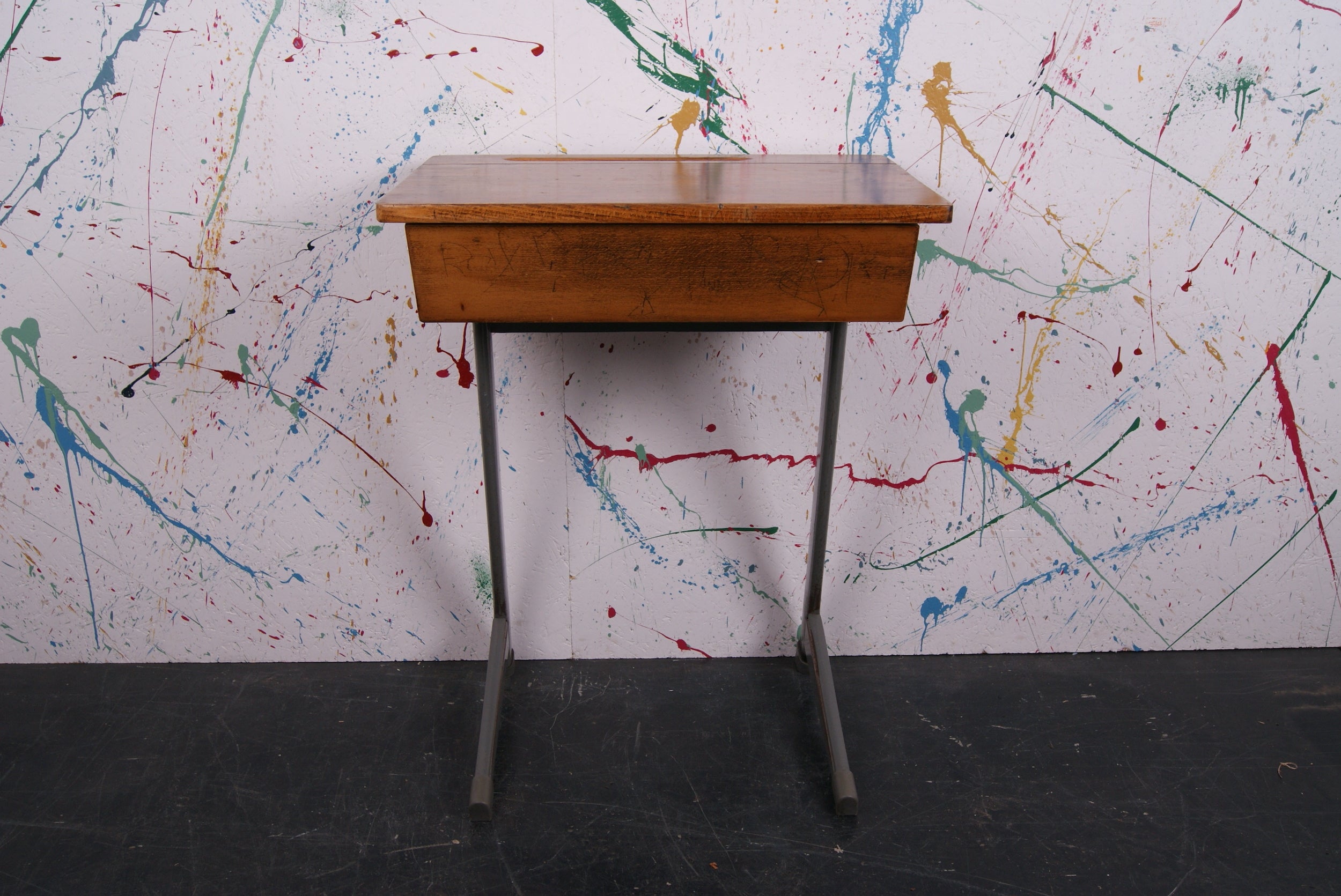 kids-metal-legged-single-desk-1