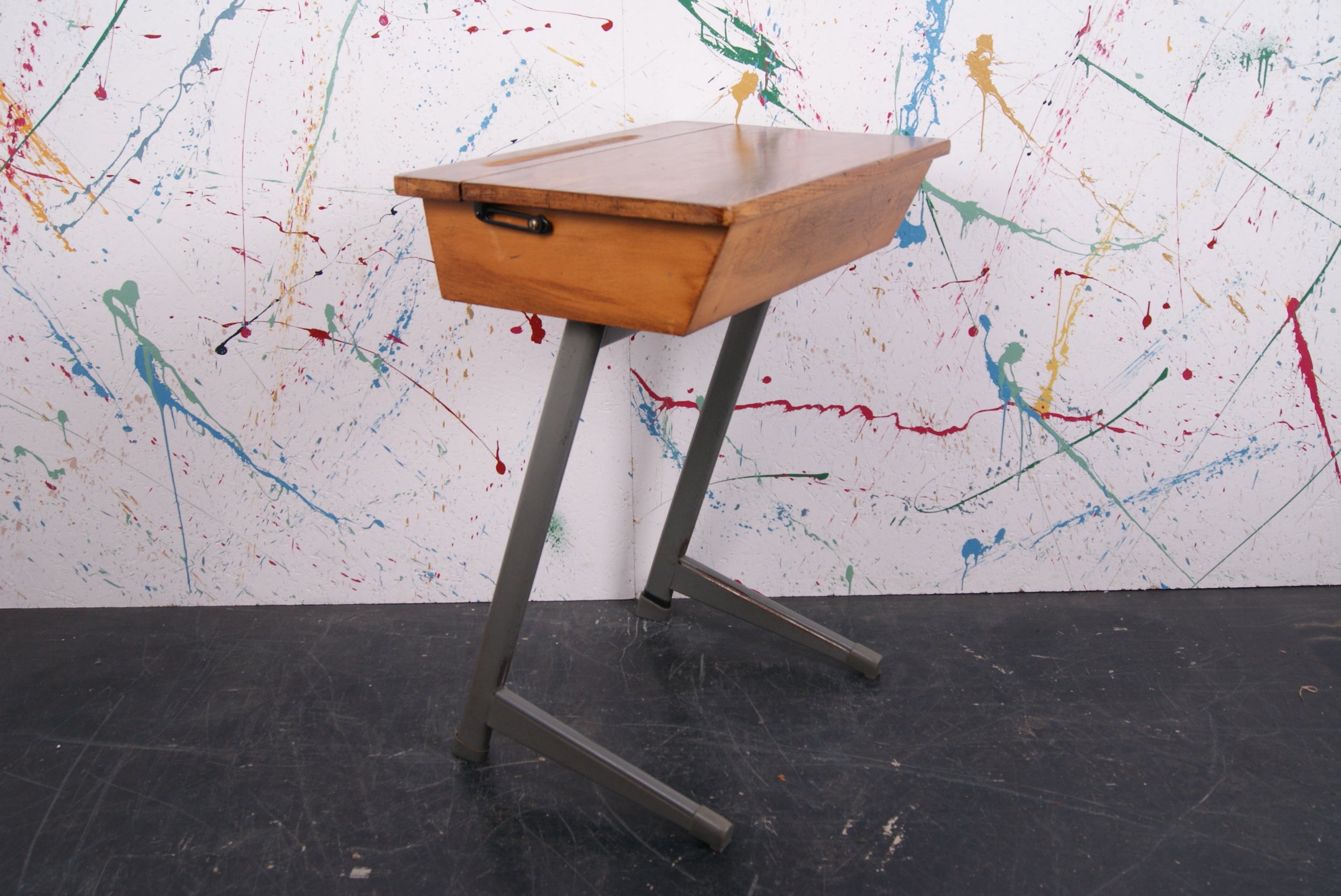 kids-metal-legged-single-desk-3