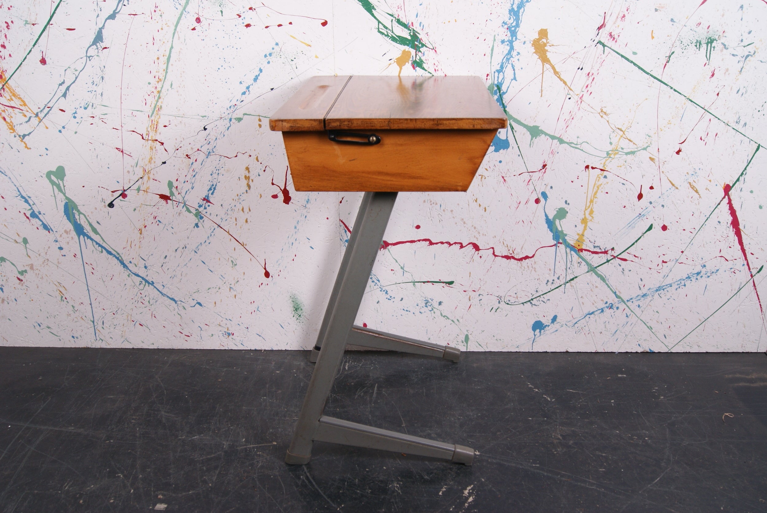 kids-metal-legged-single-desk-5