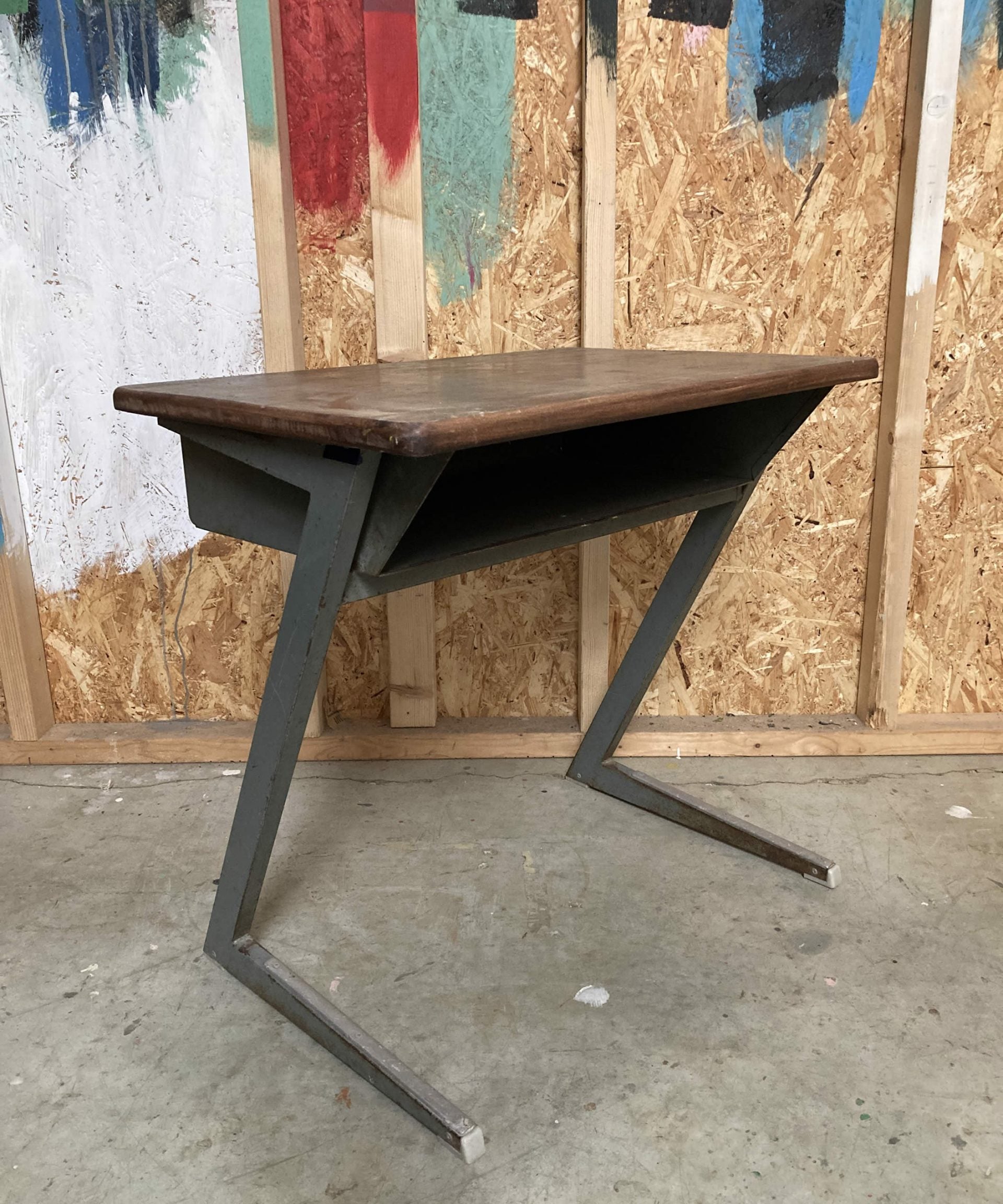 kids-metal-legged-single-desk-3