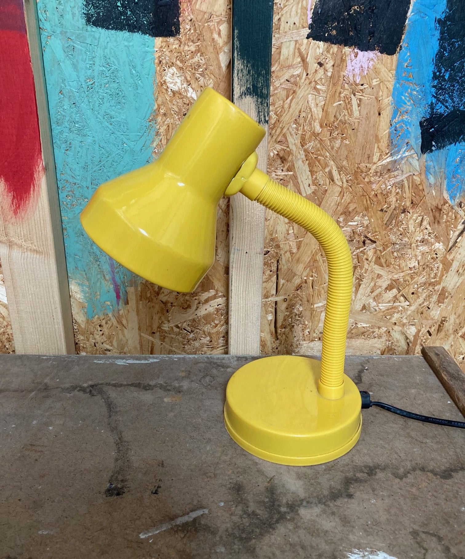 kids-retro-yellow-lamp-1