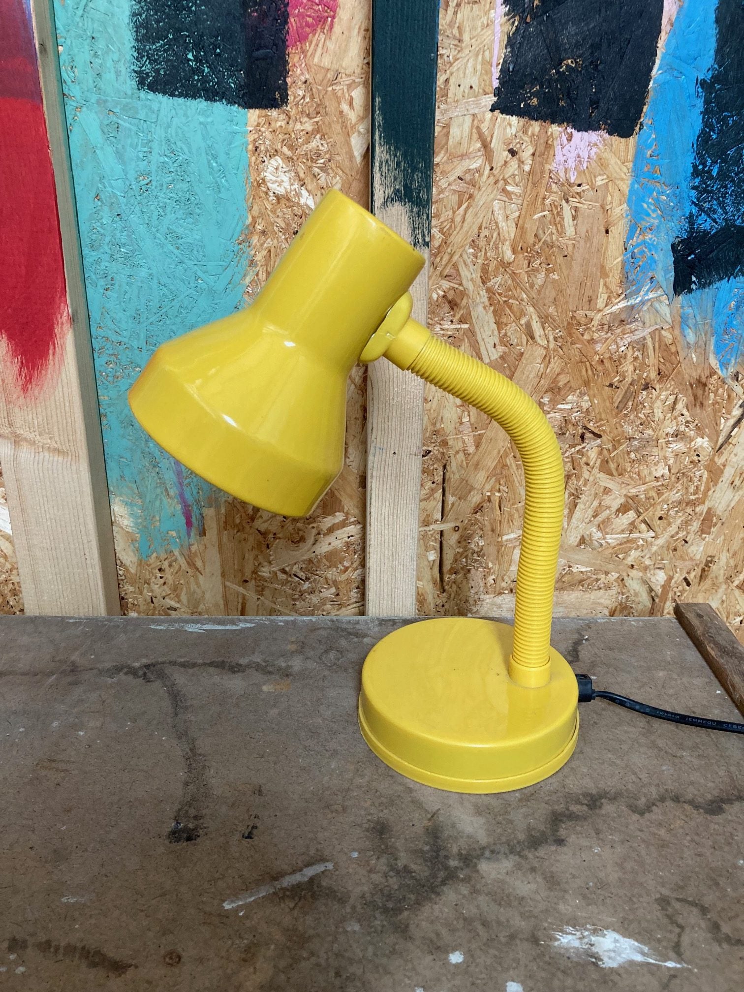 kids-retro-yellow-lamp-1