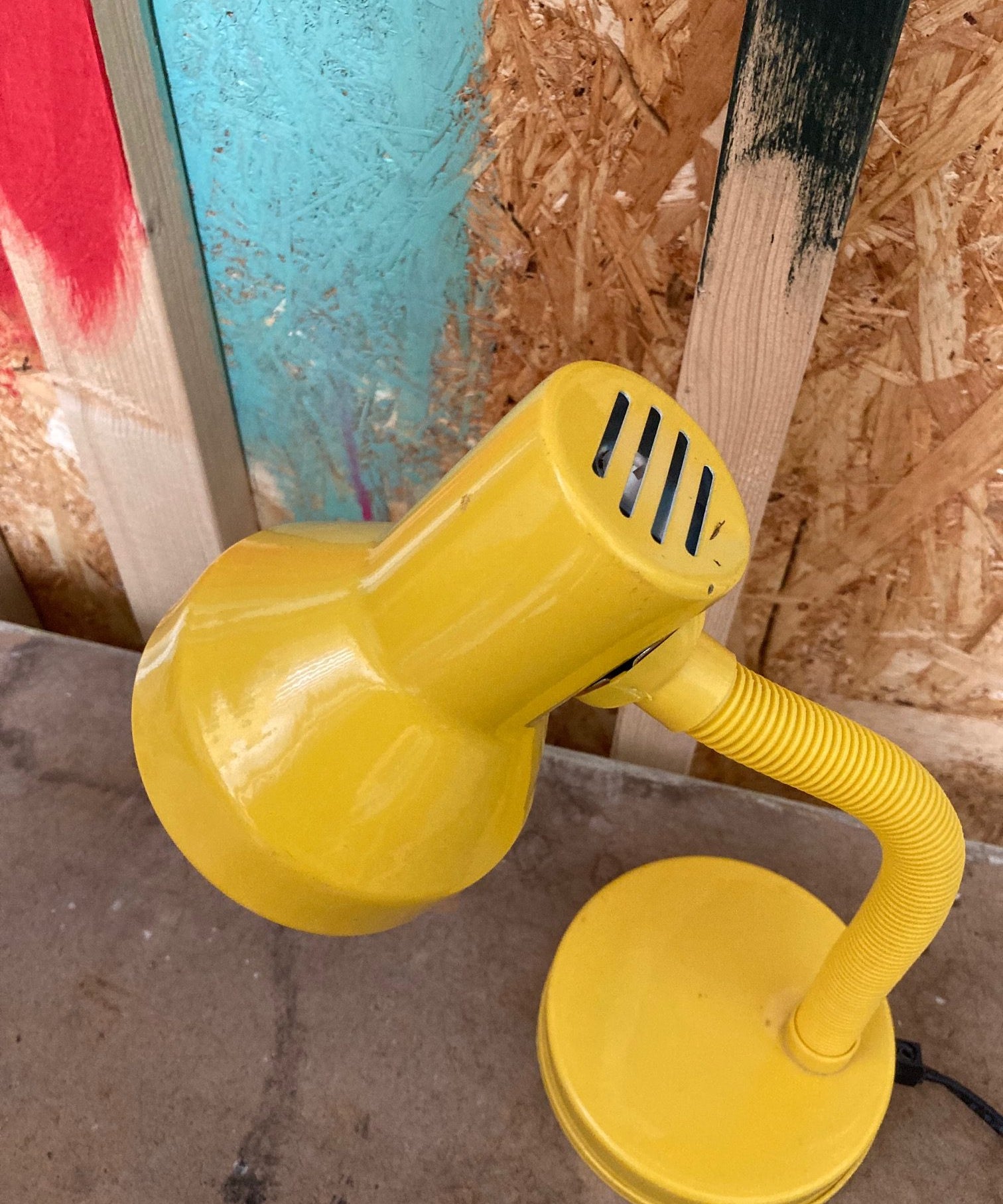 kids-retro-yellow-lamp-2