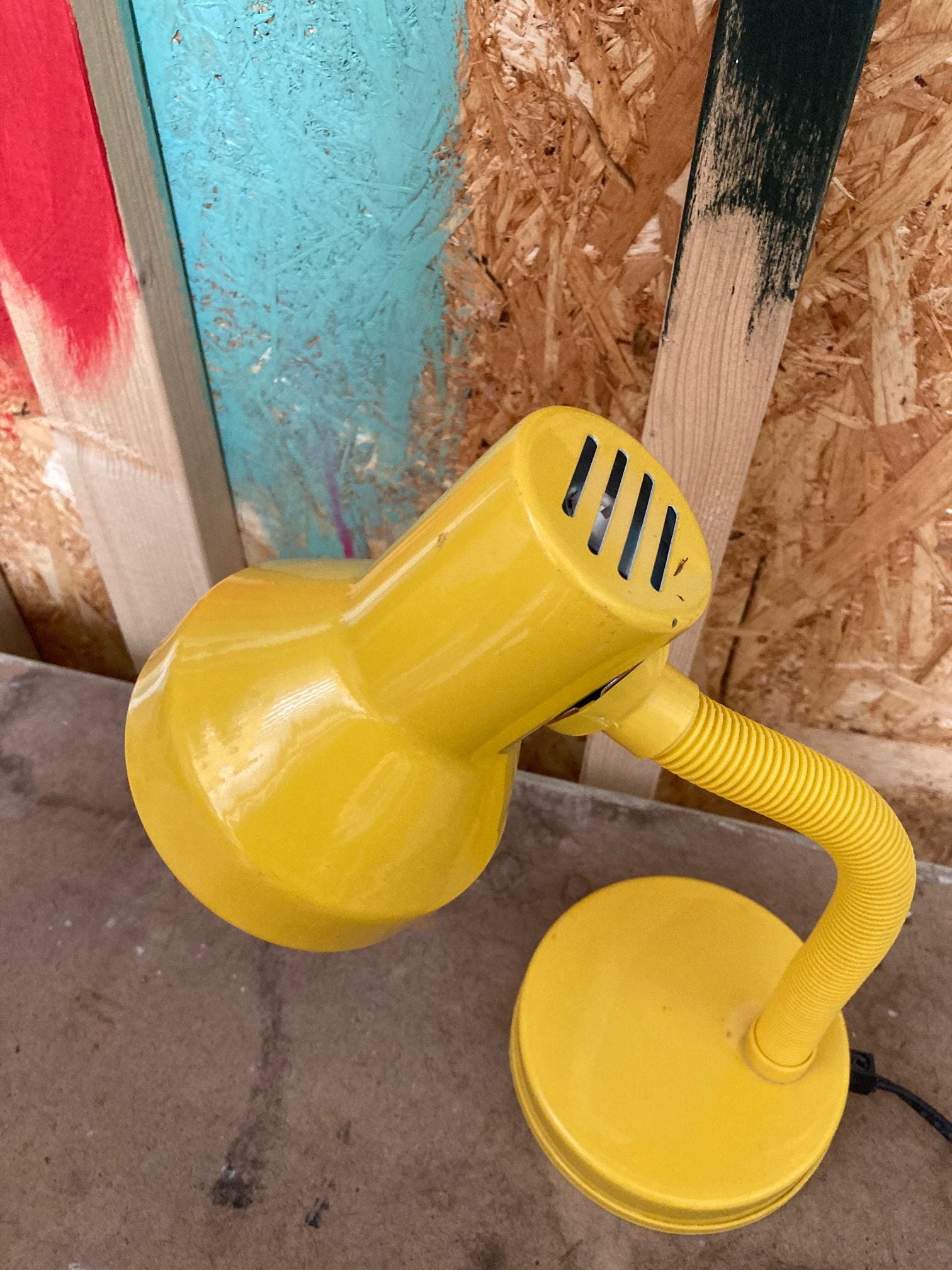 kids-retro-yellow-lamp-2