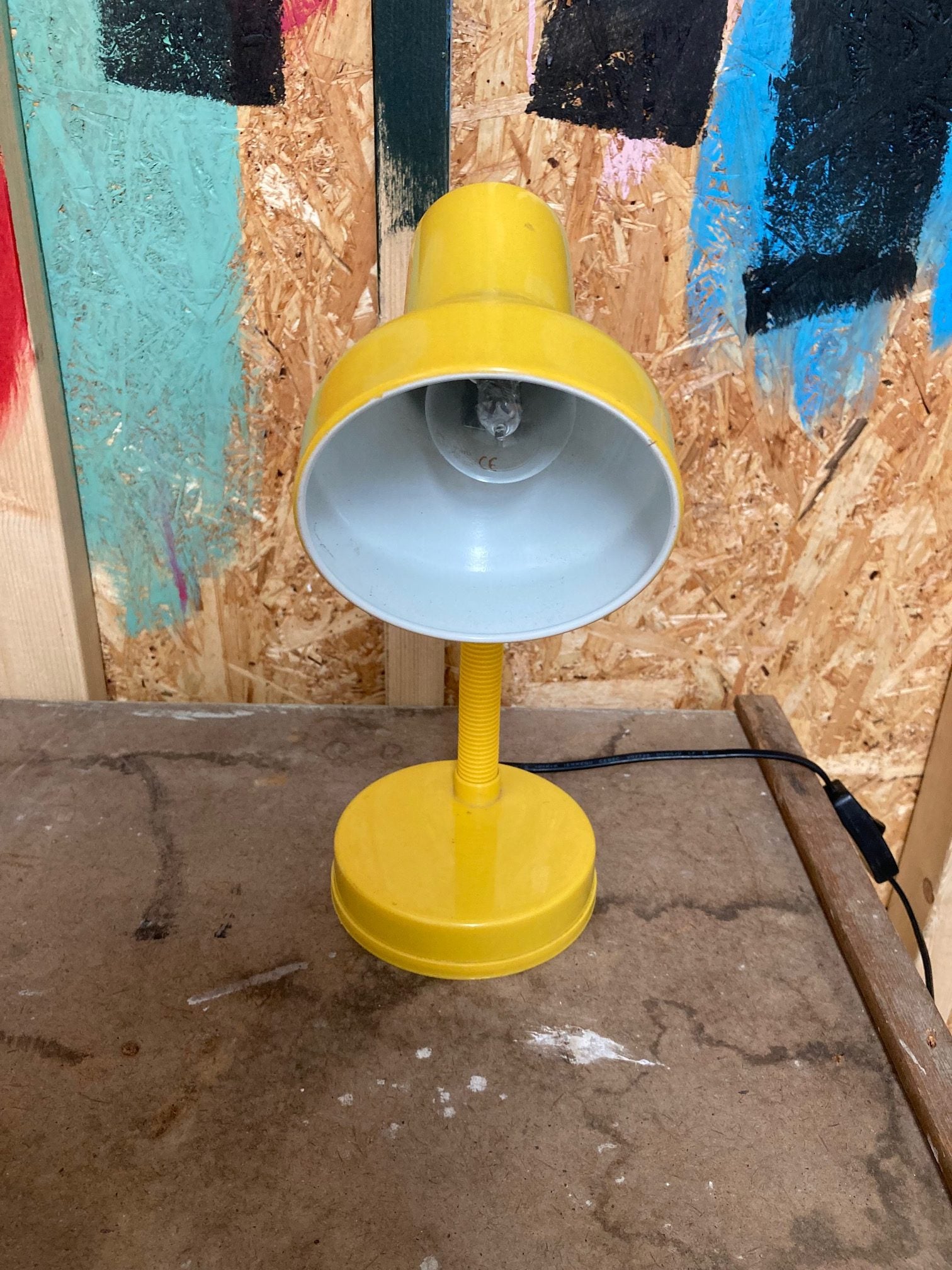 kids-retro-yellow-lamp-3