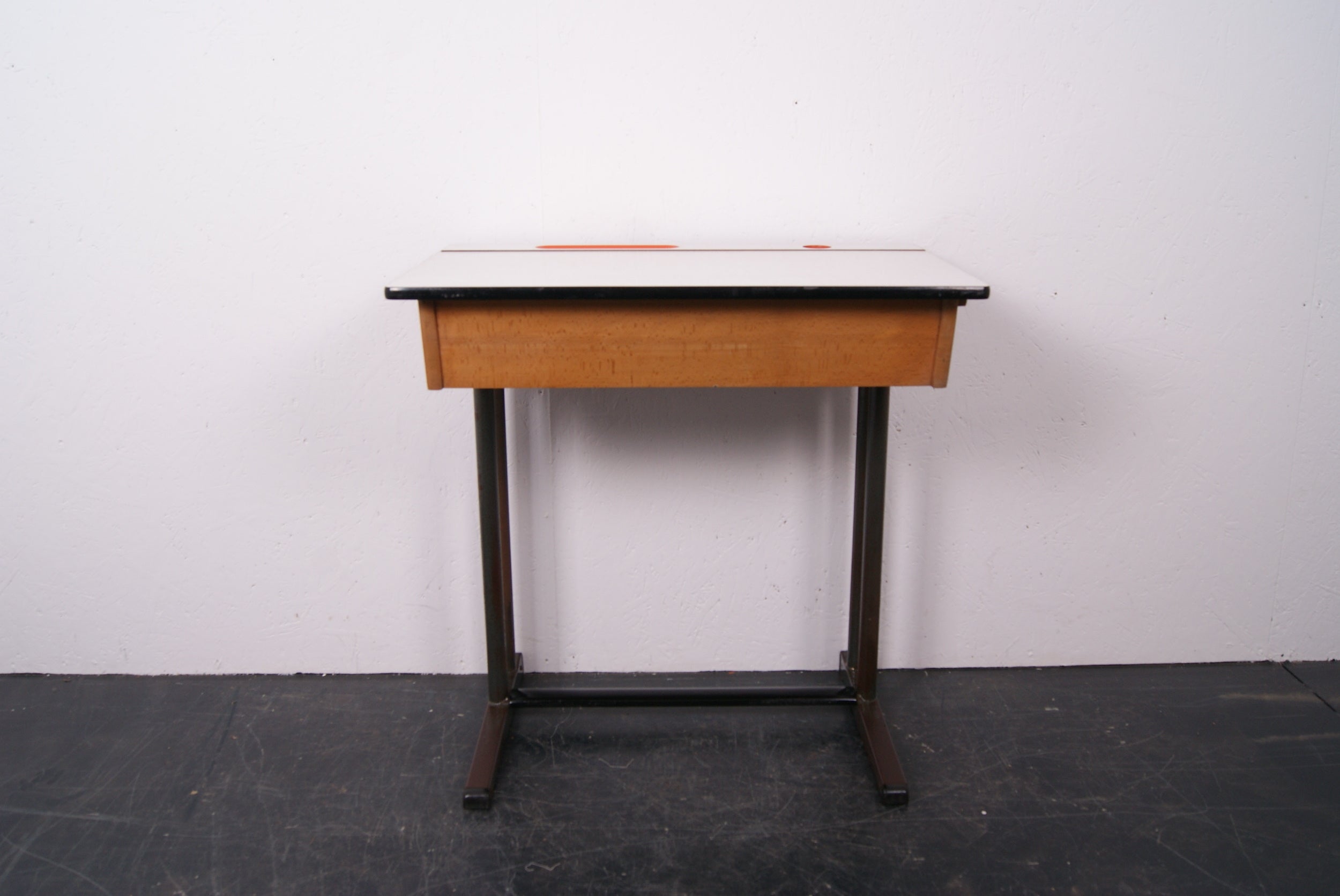 kids-single-formica-desk-1
