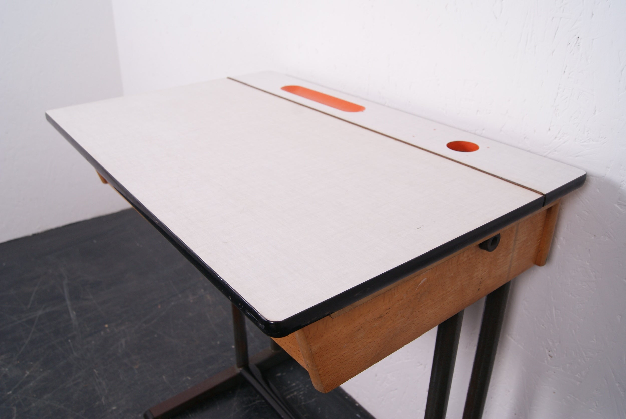 kids-single-formica-desk-2