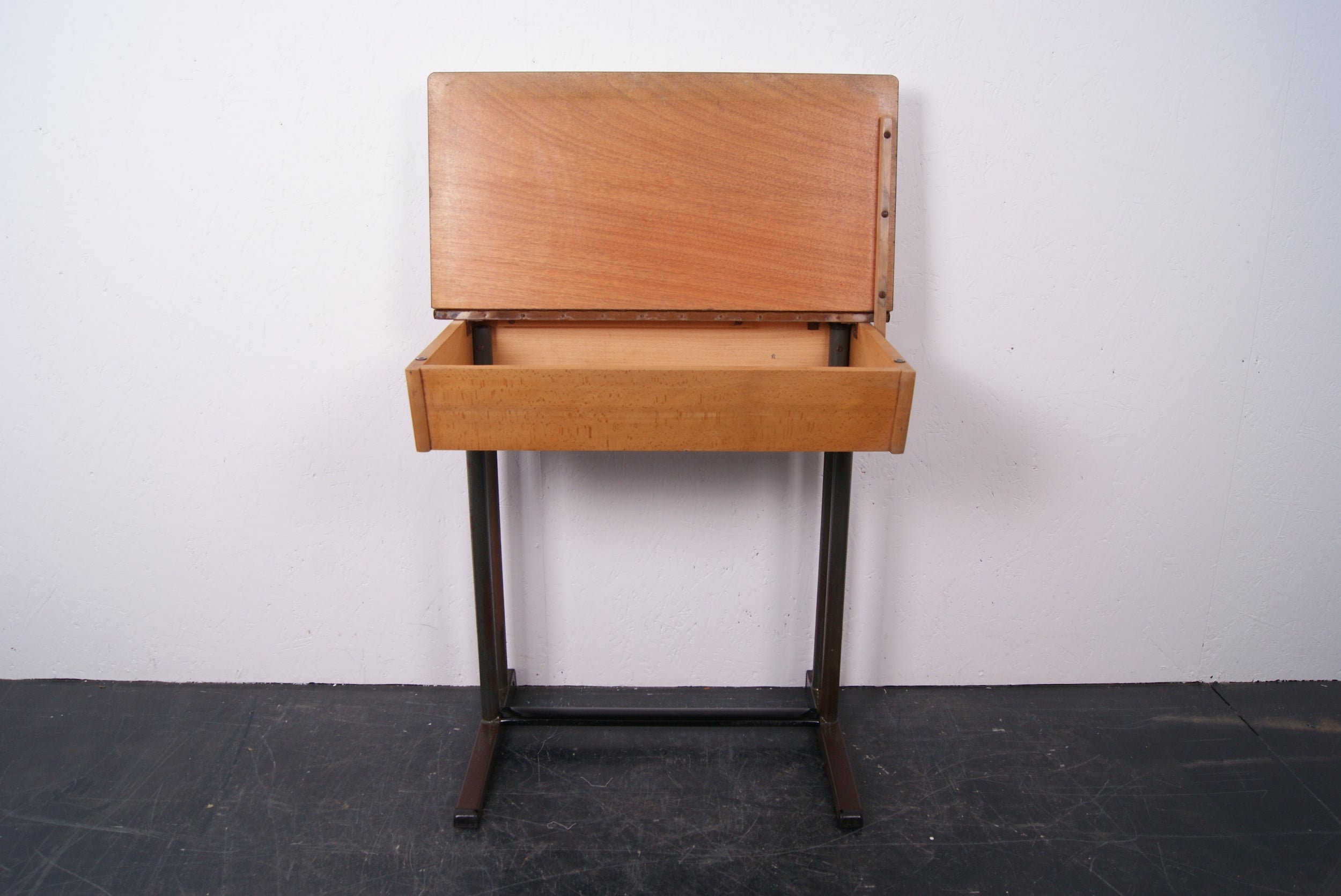 kids-single-formica-desk-3