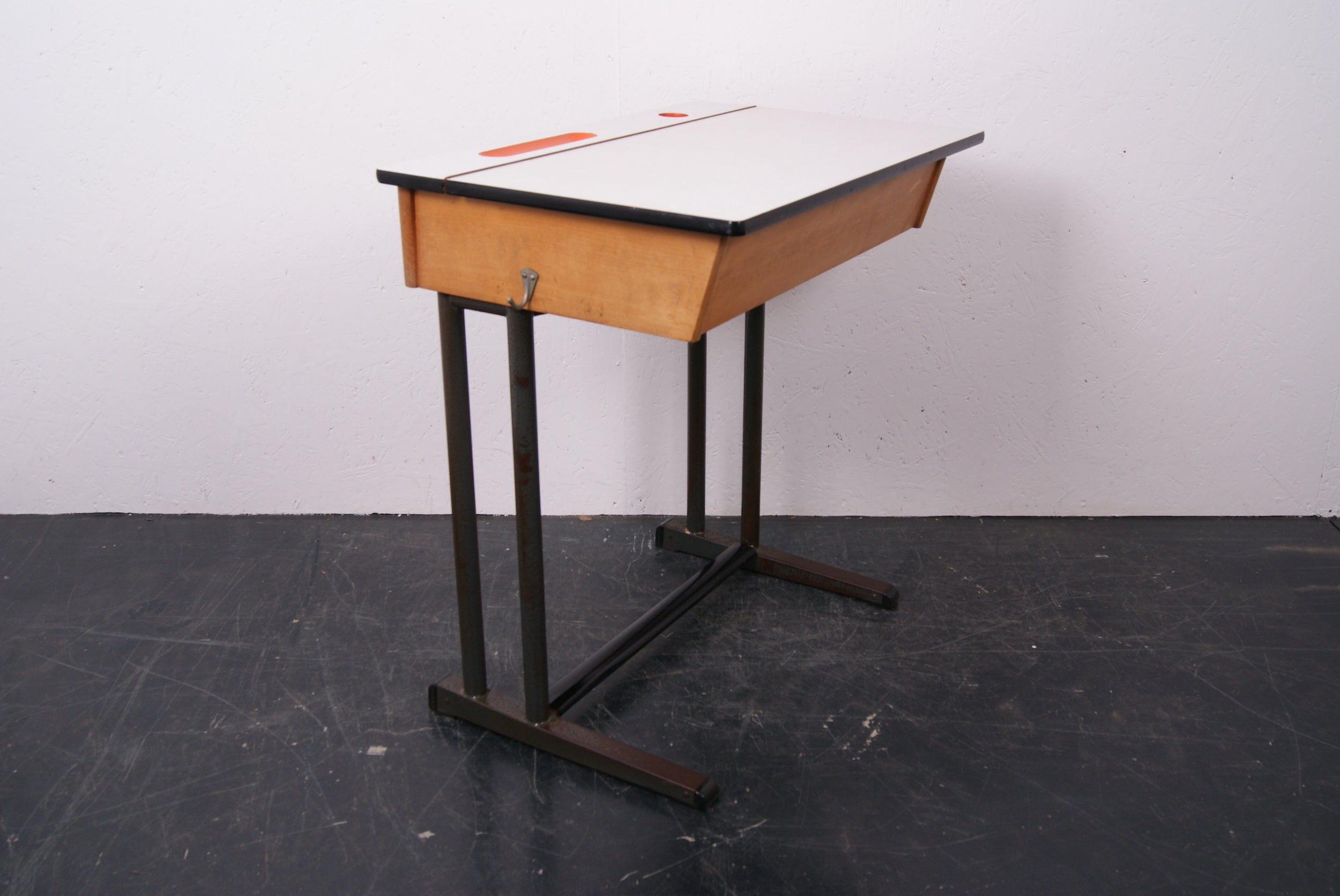 kids-single-formica-desk-4