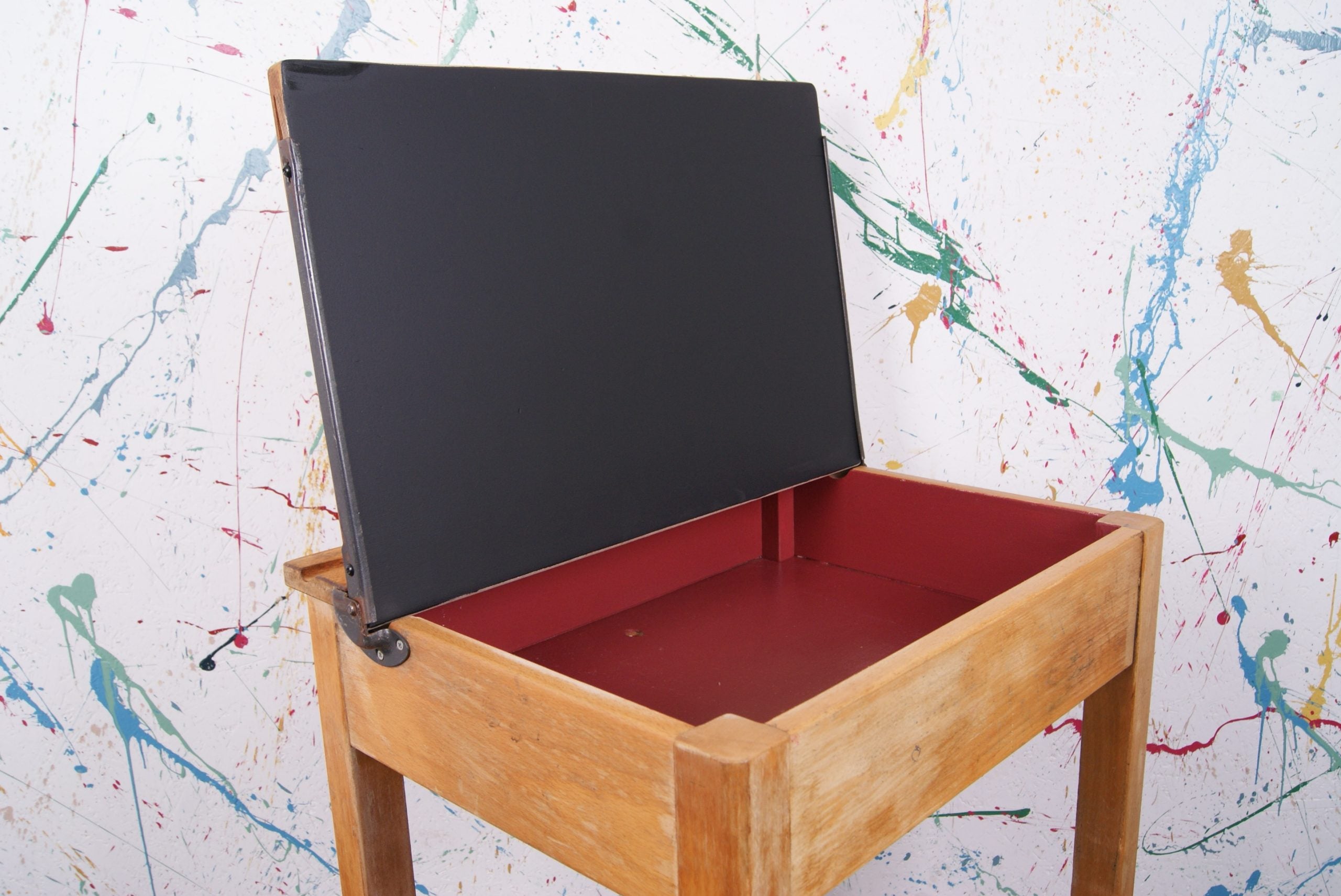 kids-single-school-desk-eating-room-red-2