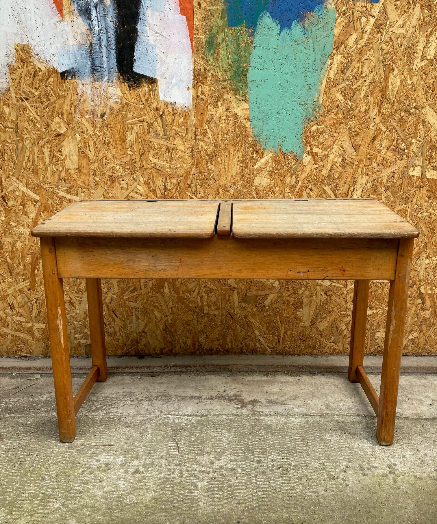 kids-sloped-school-desks-1