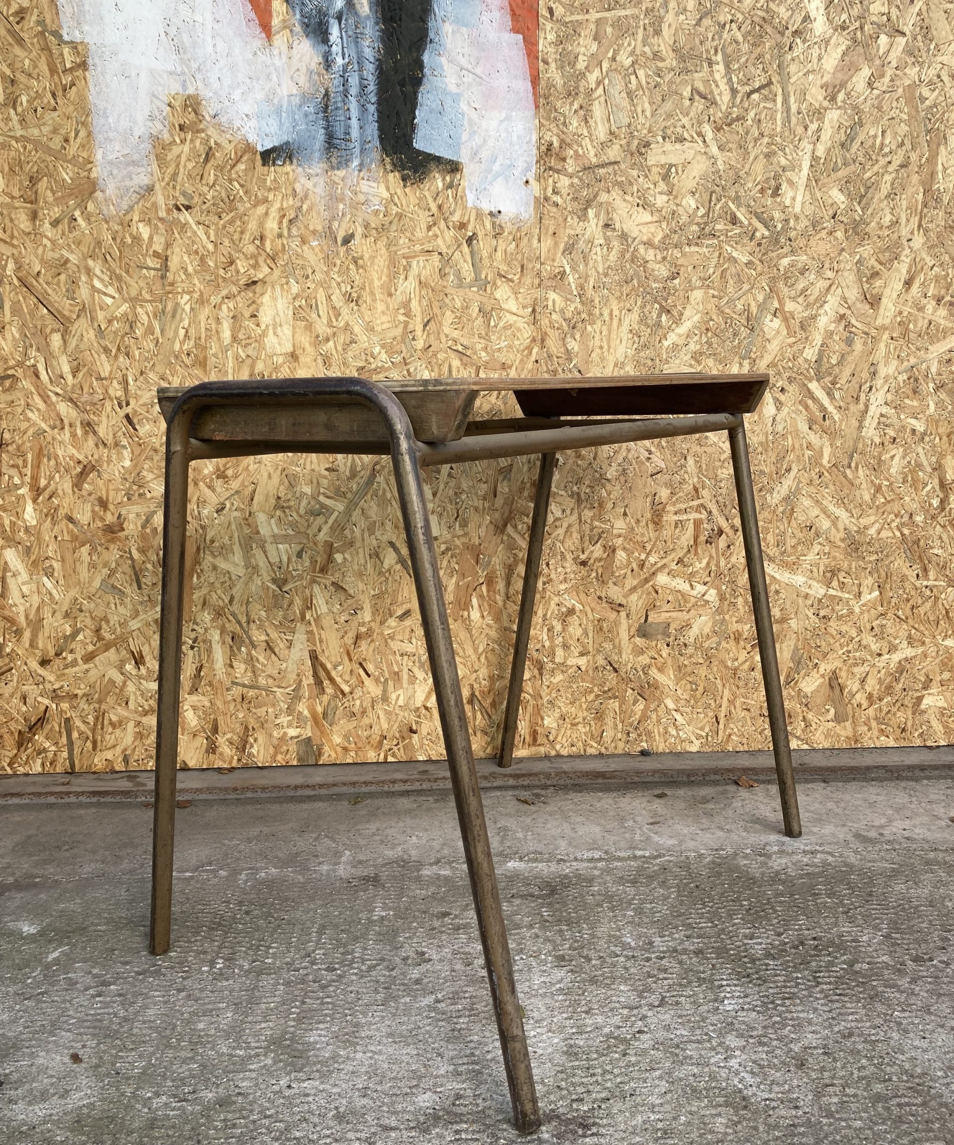 kids-tubular-metal-desk-2