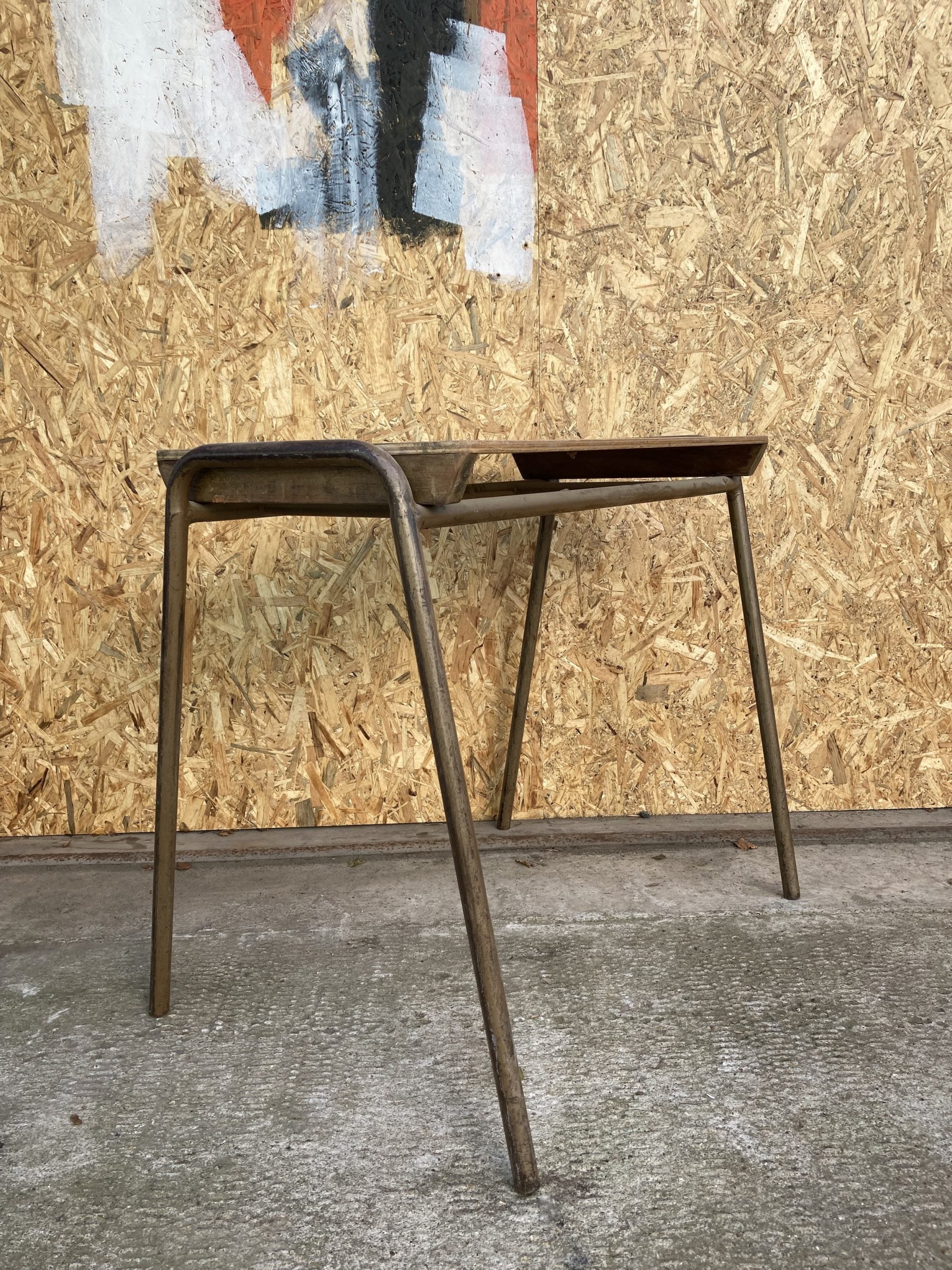kids-tubular-metal-desk-2