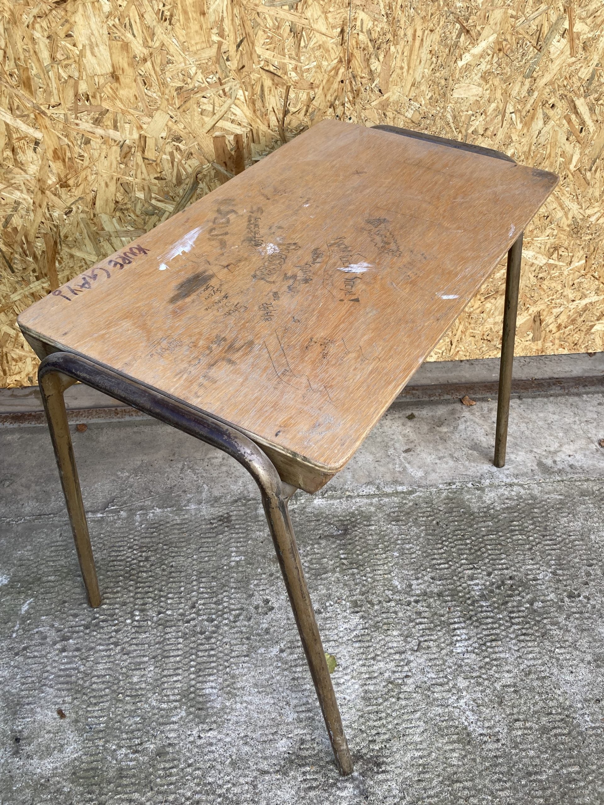 kids-tubular-metal-desk-4