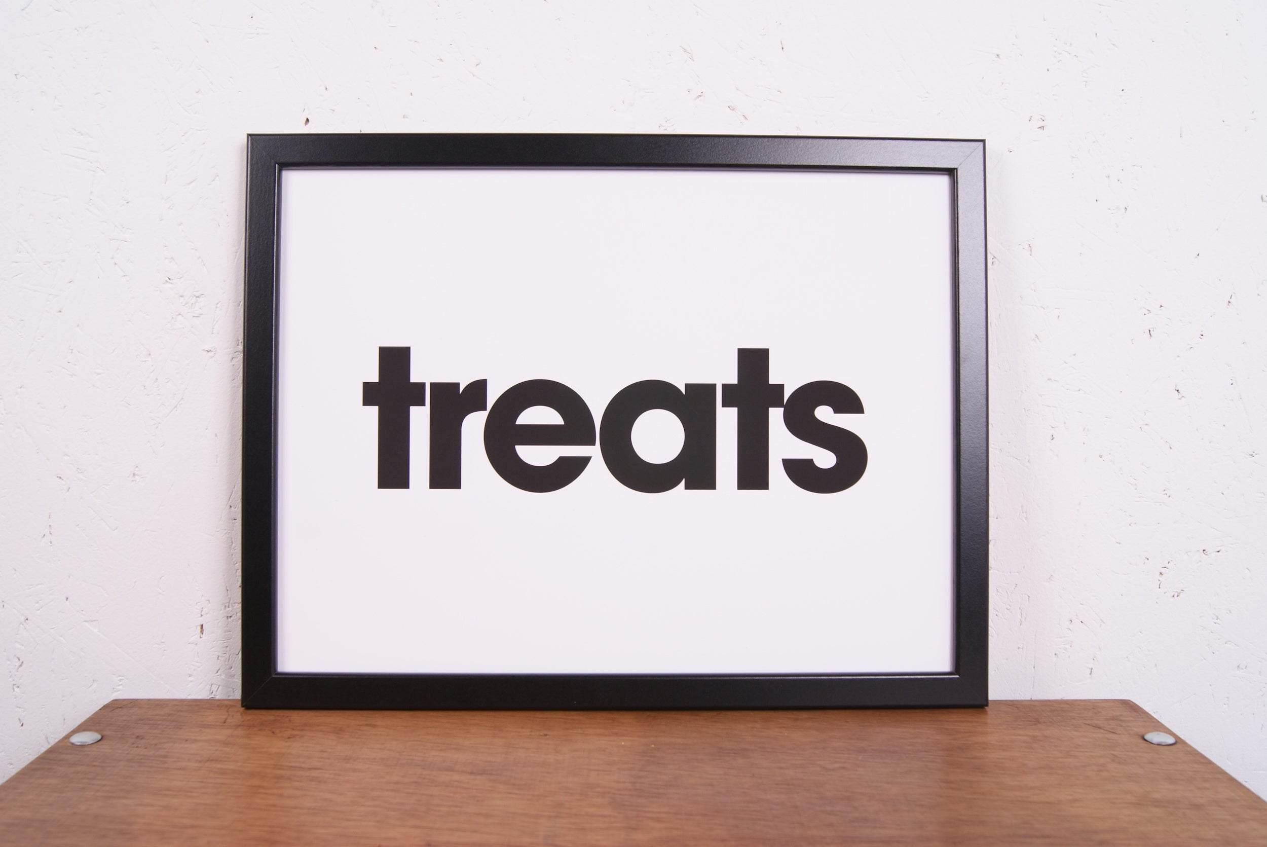 kids-white-treat-print