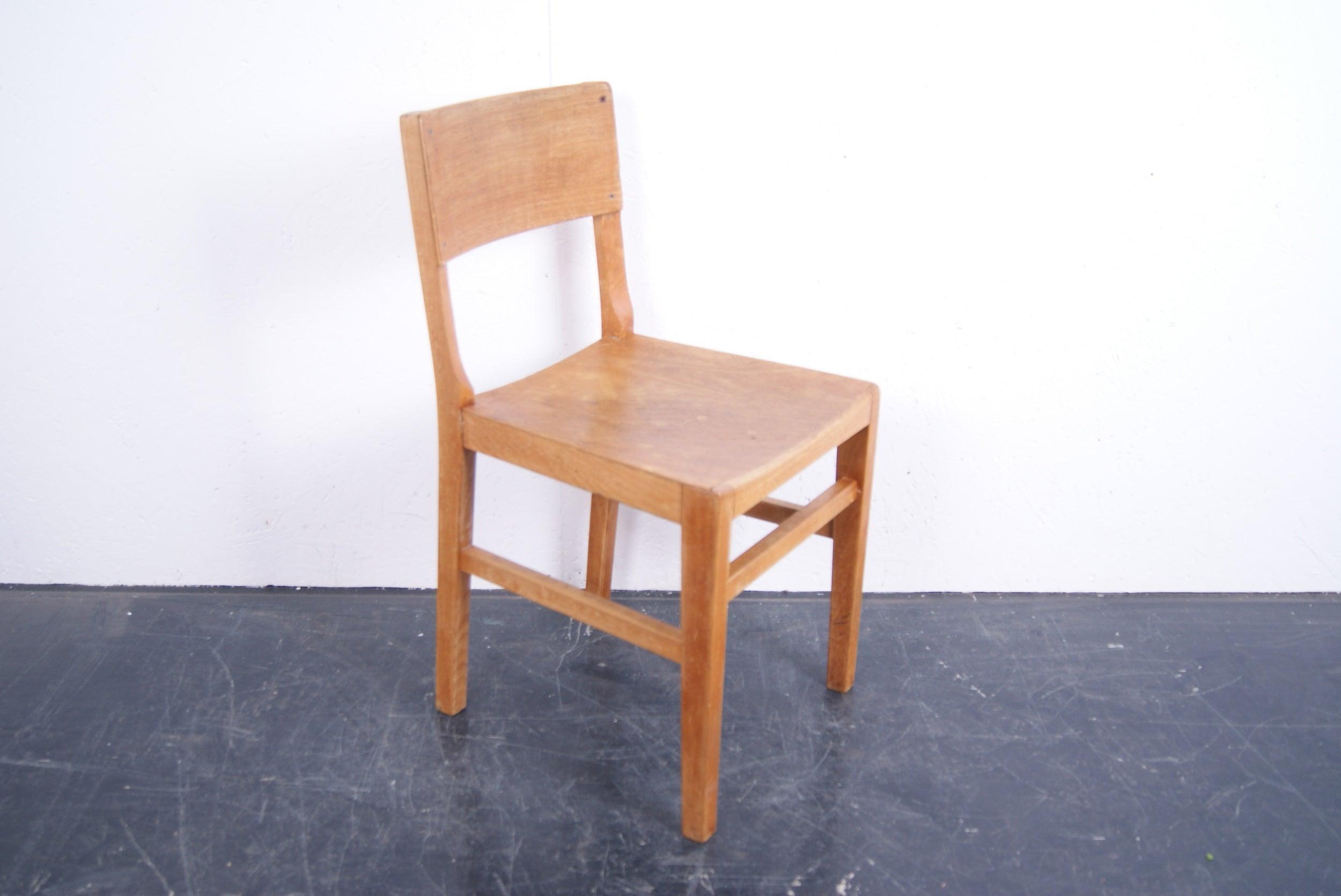kids-wooden-chair-2