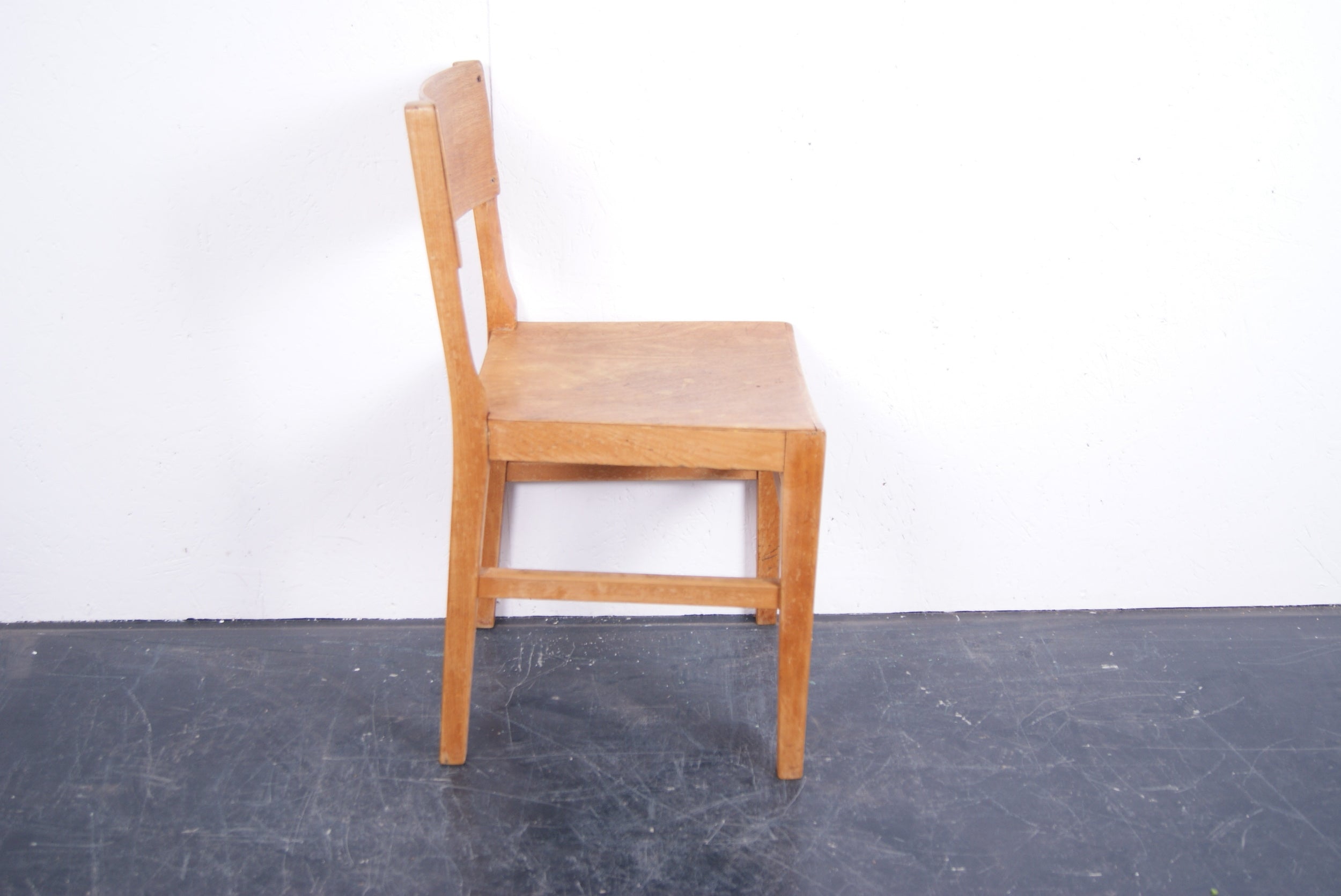 kids-wooden-chairs-3