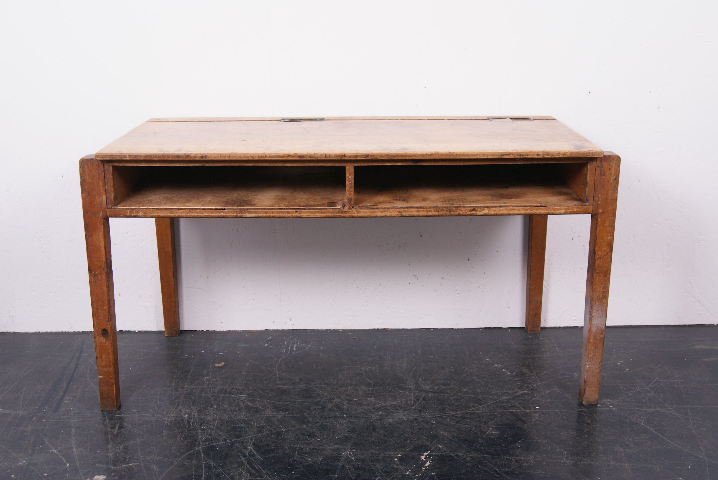 kids-wooden-desk-with-shelf-1