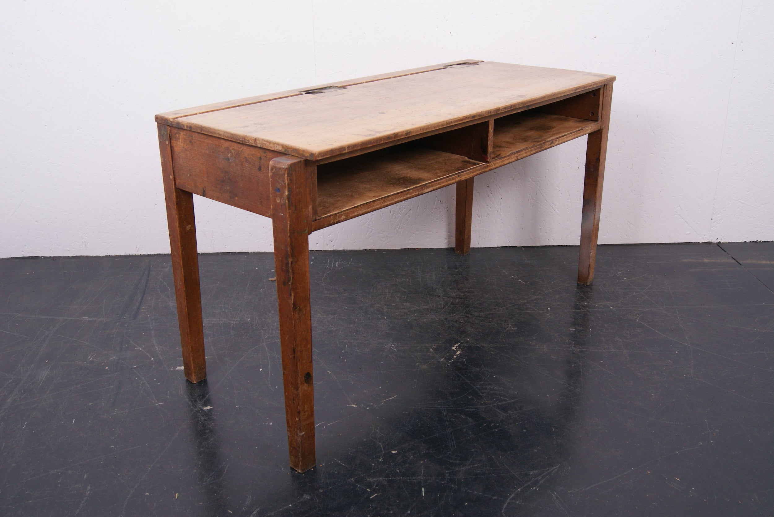 kids-wooden-desk-with-shelf-3