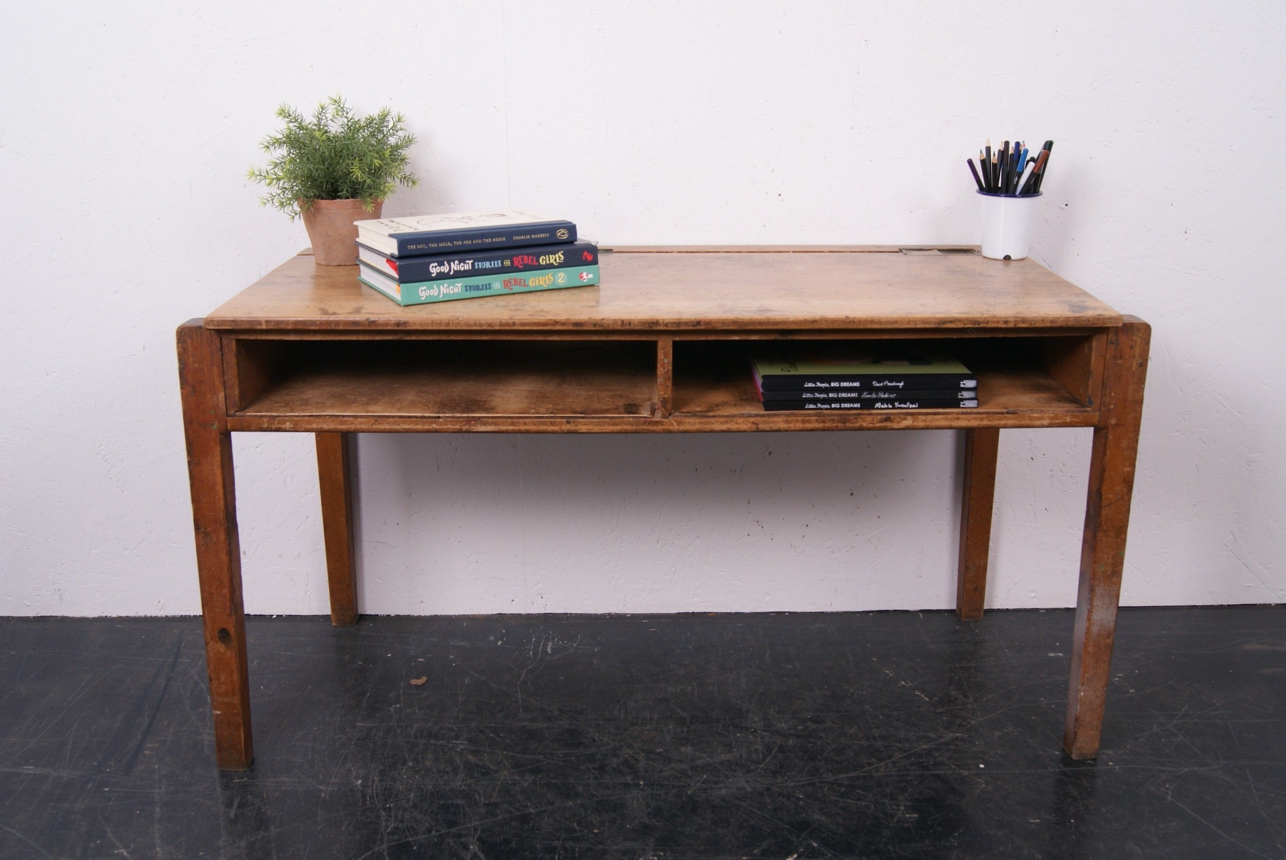 kids-wooden-desk-with-shelf-5