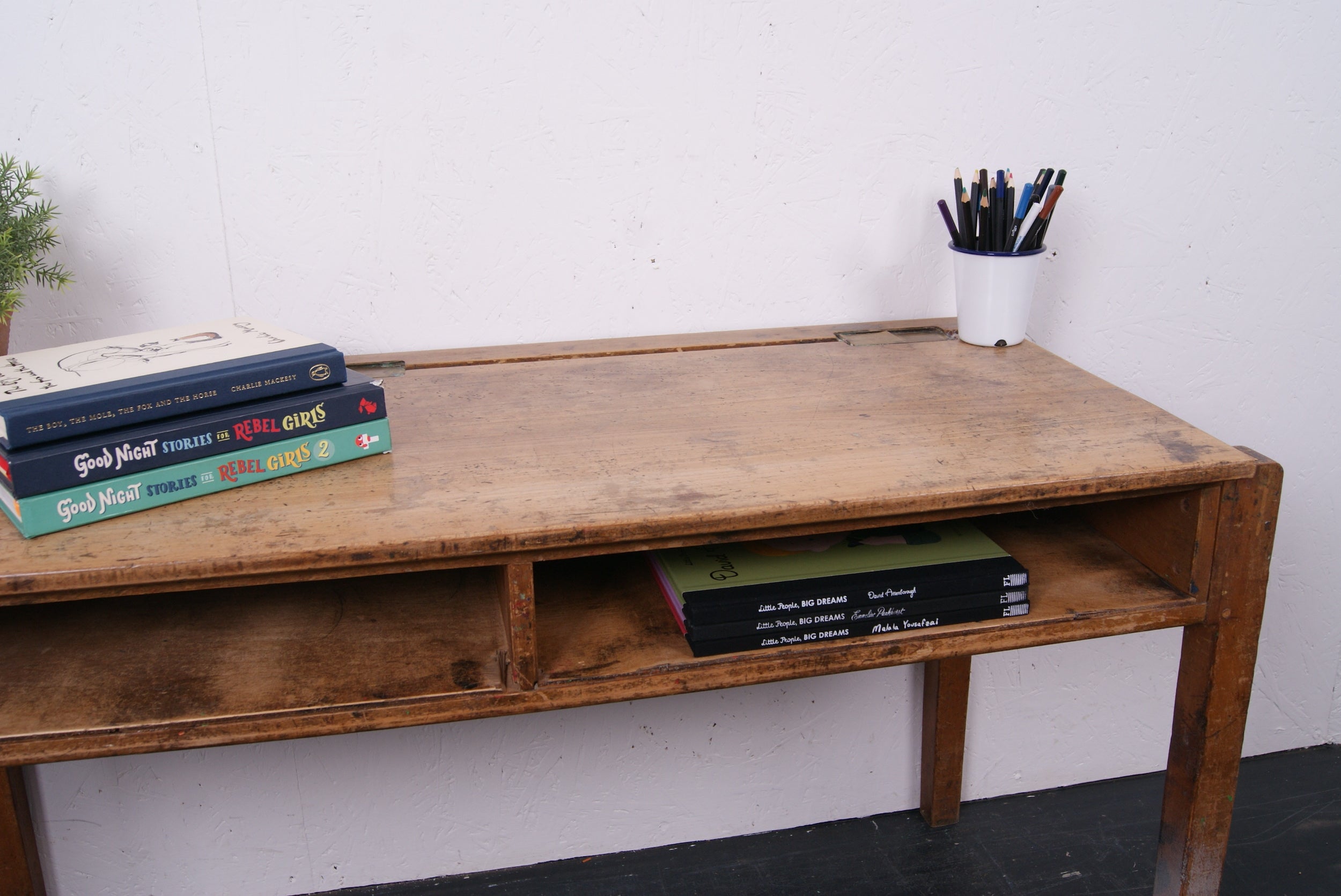 kids-wooden-desk-with-shelf-6