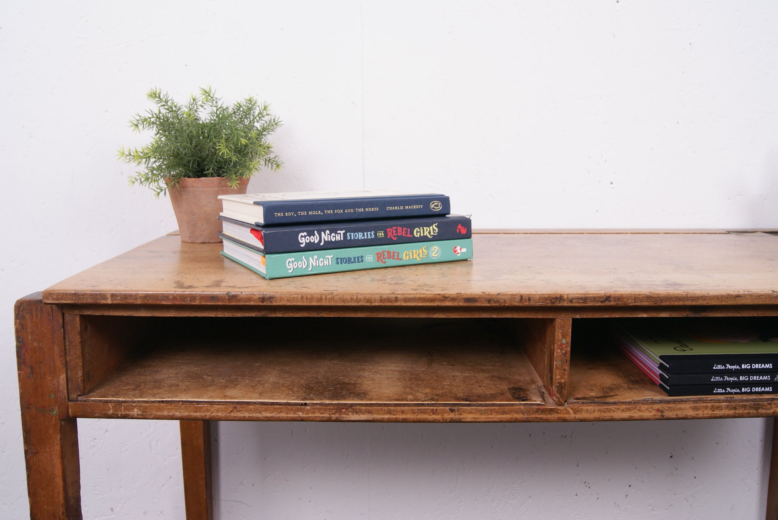 kids-wooden-desk-with-shelf-8