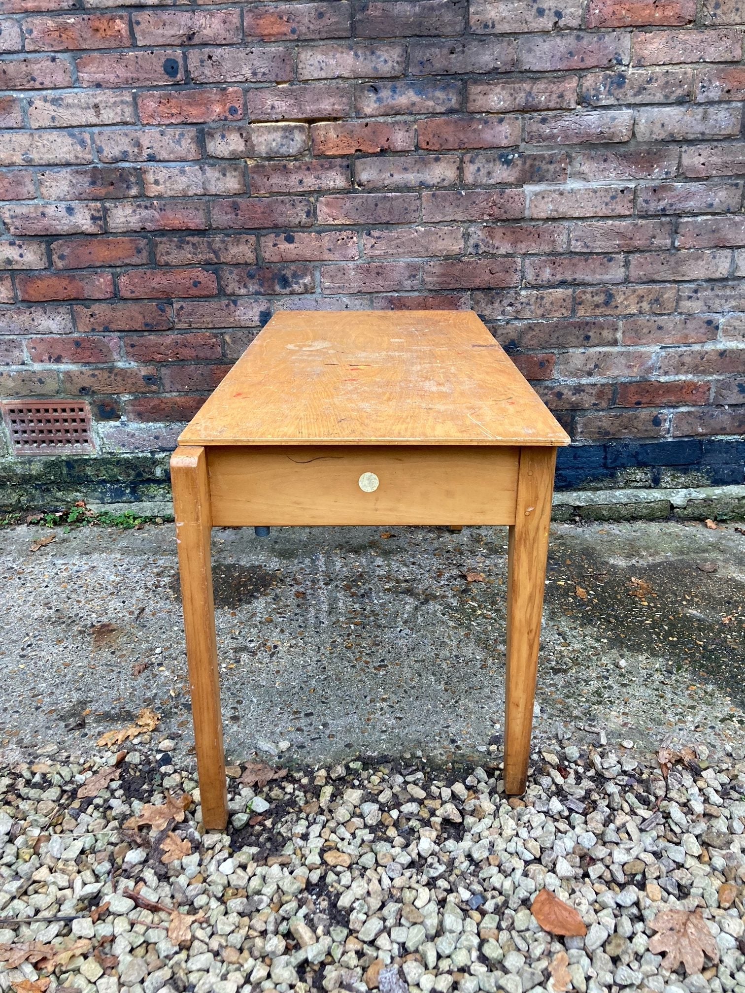 kids-wooden-esavian-table-2