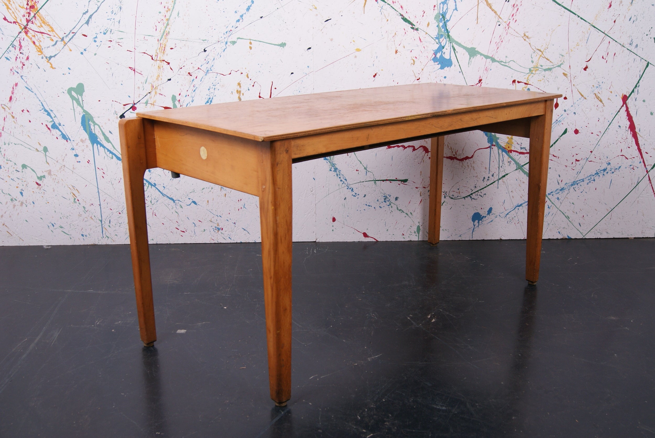 kids-wooden-esavian-table-3
