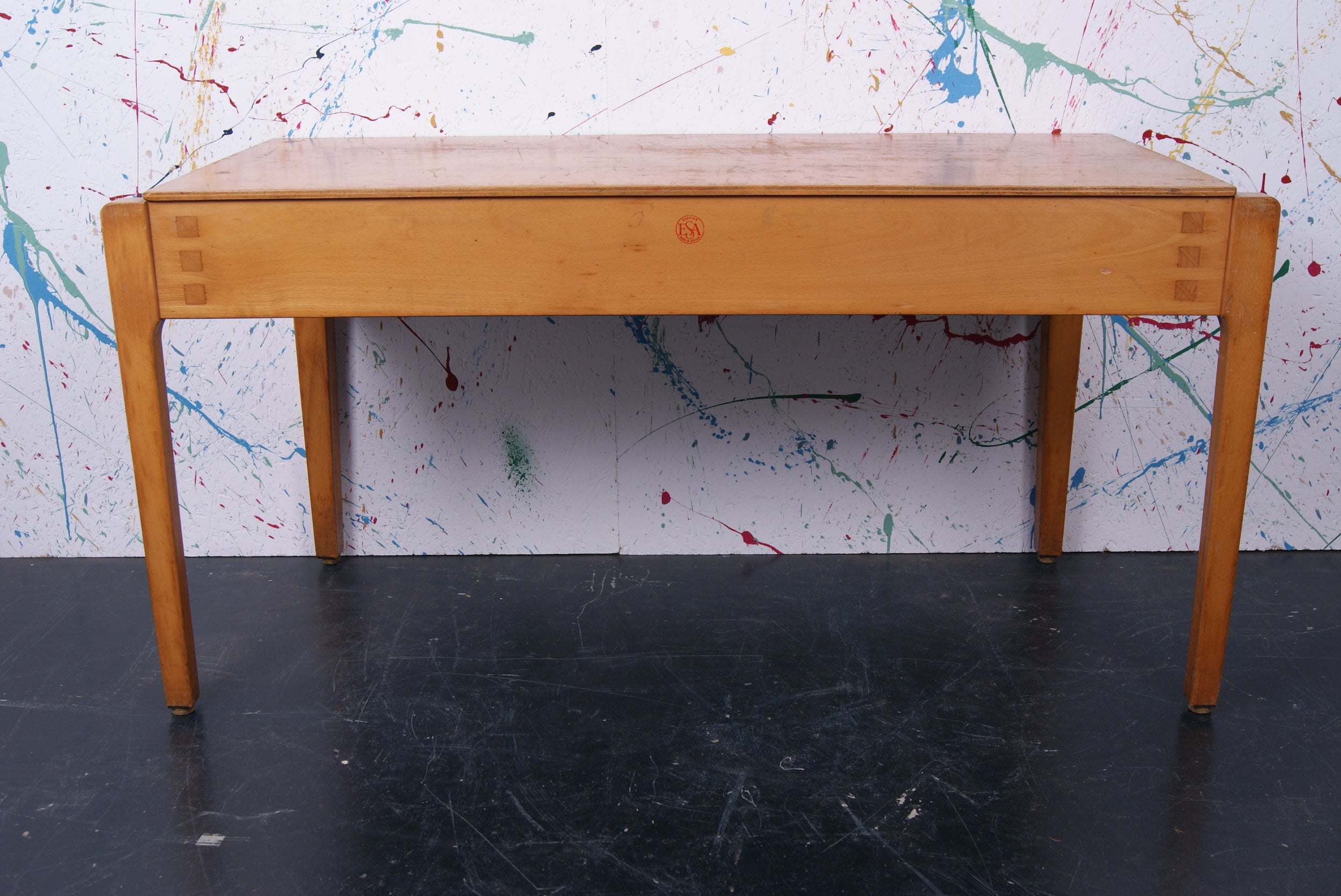 kids-wooden-esavian-table-4