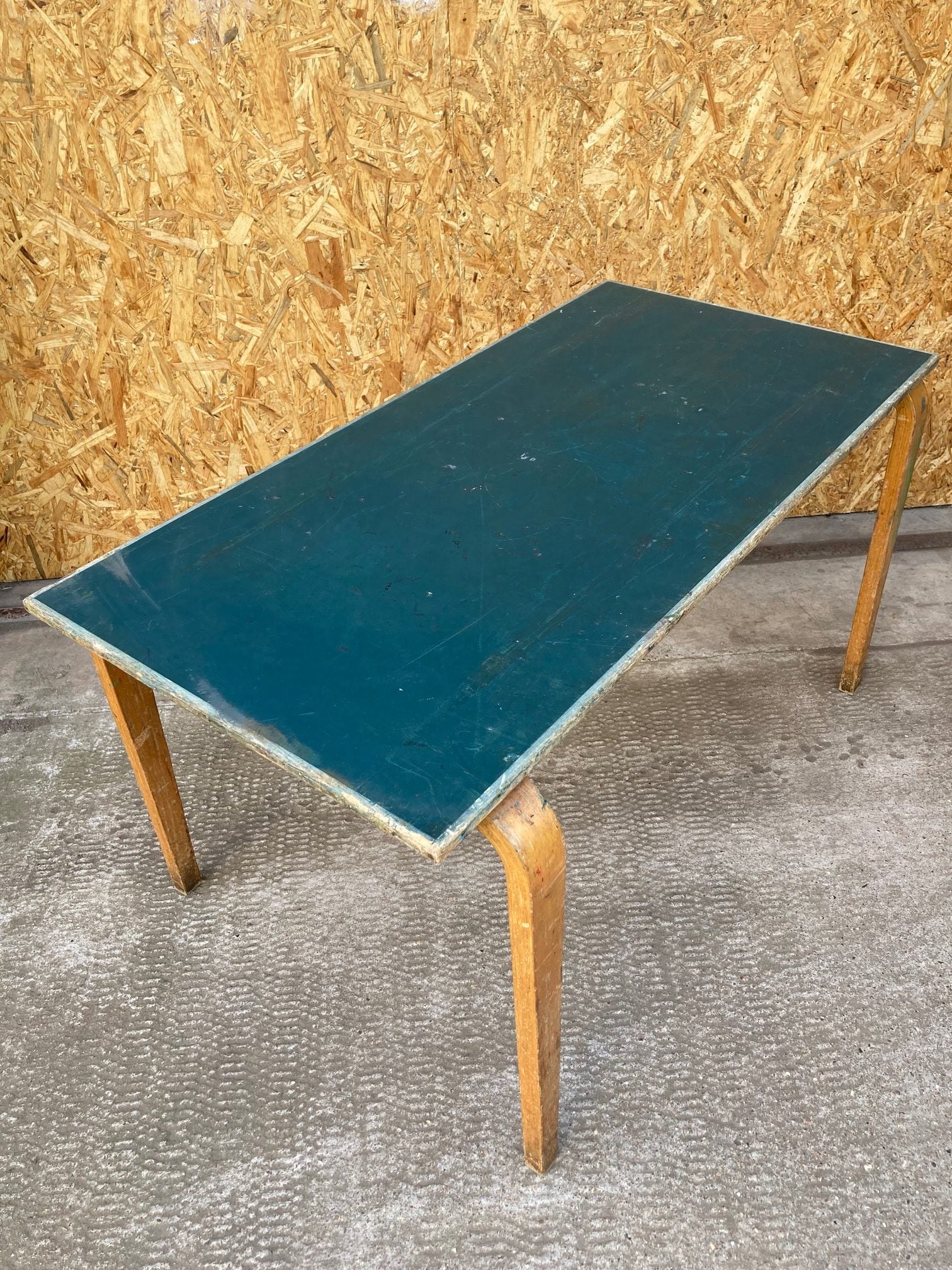 kids-wooden-table-4