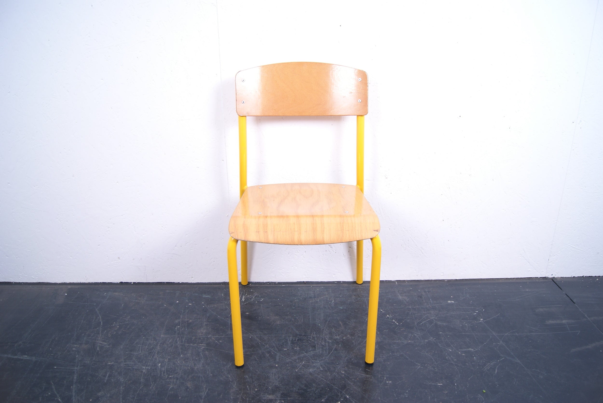 kids-yellow-chair-1