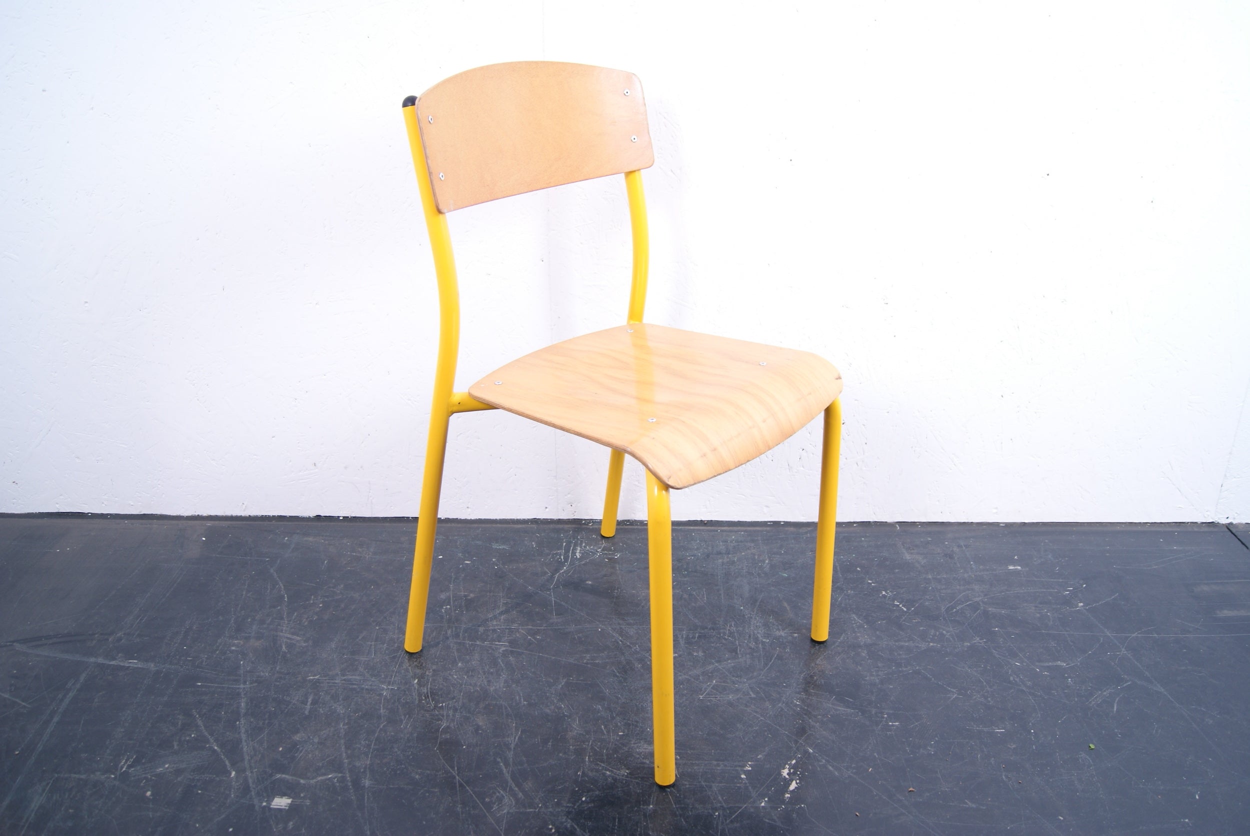 kids-yellow-chair-2