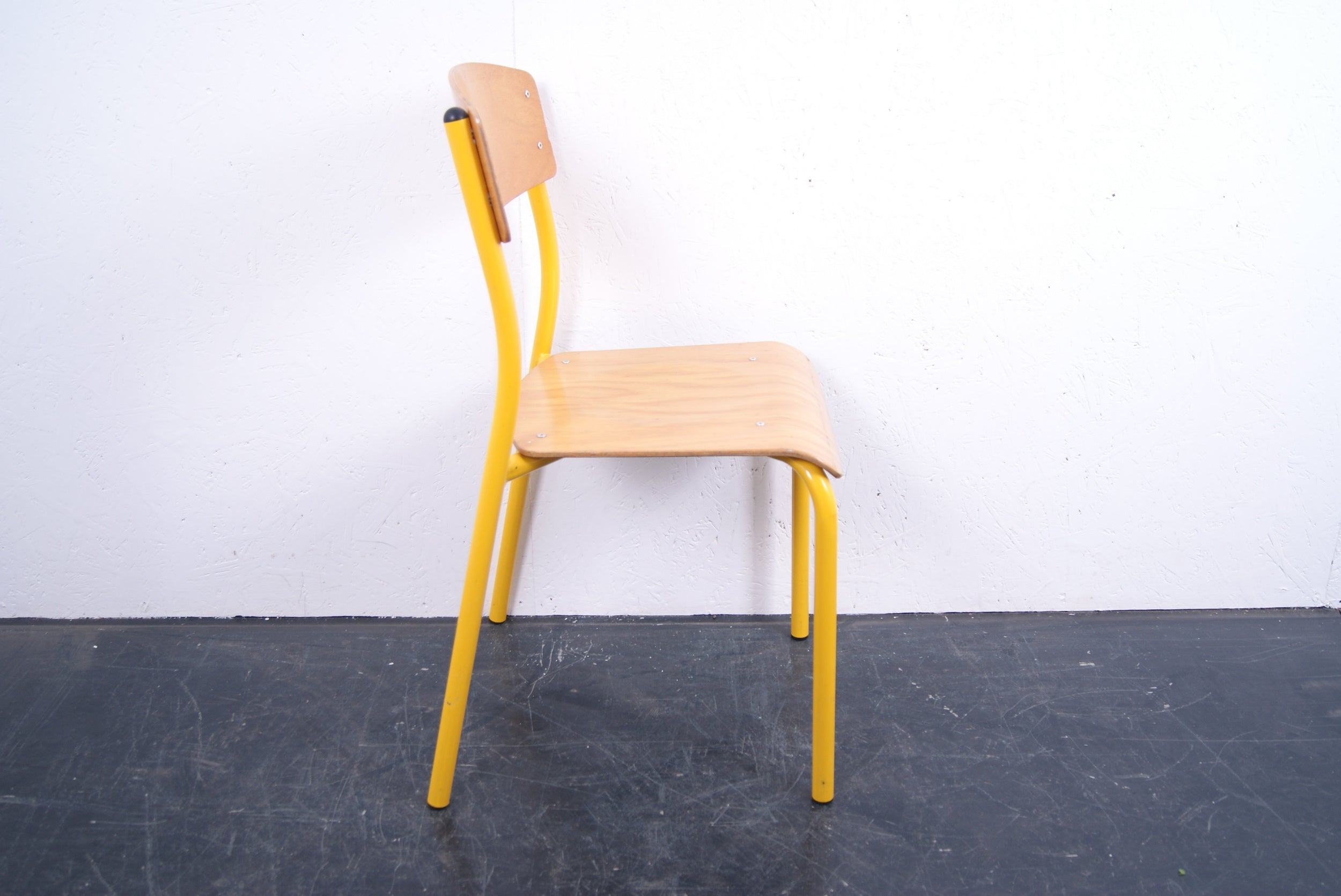 kids-yellow-chair-3